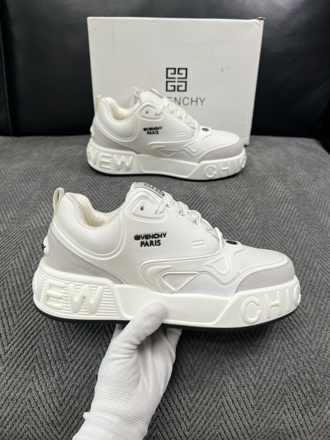 Givenchy 高品质  顶级工艺品  纪梵希 专柜同步原厂配置，意大利进口牛皮搭配面料，全鞋配件私模打造，柔软舒适网