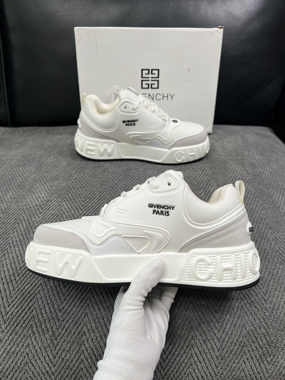 Givenchy 高品质  顶级工艺品  纪梵希 专柜同步原厂配置，意大利进口牛皮搭配面料，全鞋配件私模打造，柔软舒适网