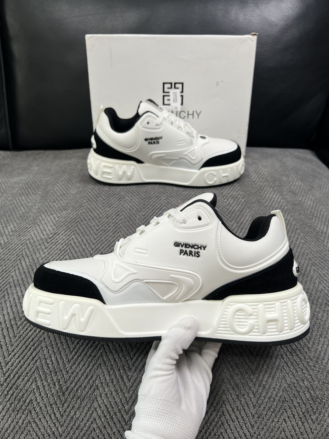 Givenchy 高品质  顶级工艺品  纪梵希 专柜同步原厂配置，意大利进口牛皮搭配面料，全鞋配件私模打造，柔软舒适网
