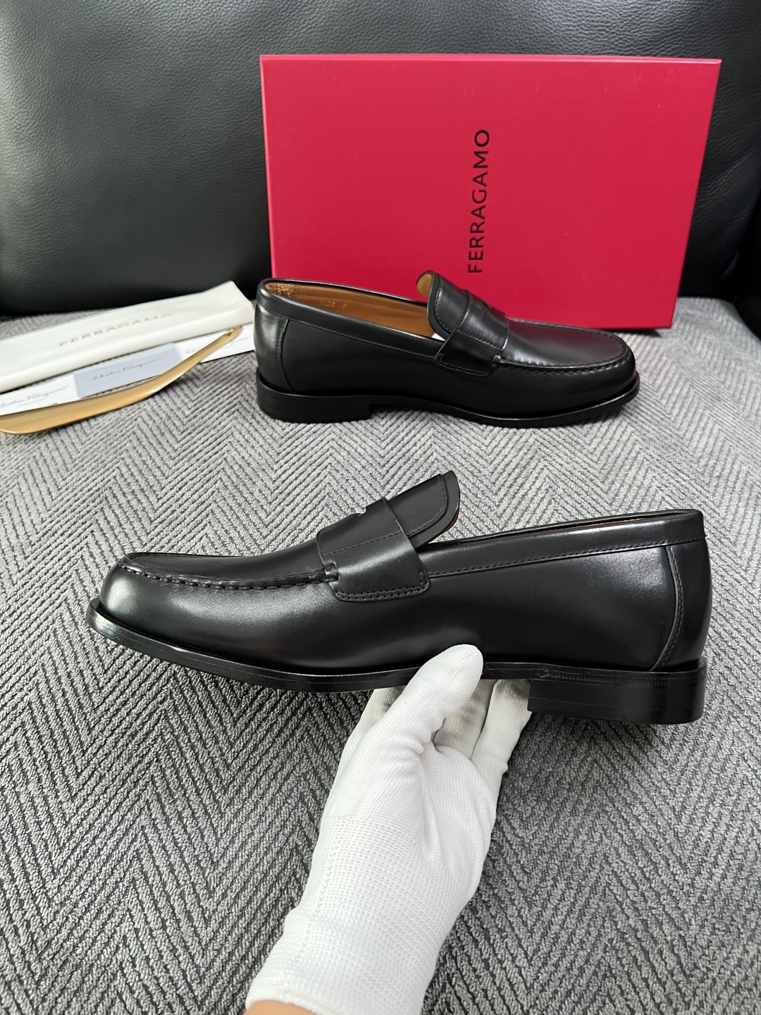Ferragamo  高品质  顶级工艺品  菲拉格慕   皮鞋 专柜同步发售原厂配置，意大利进口原版牛皮，进口水染牛里