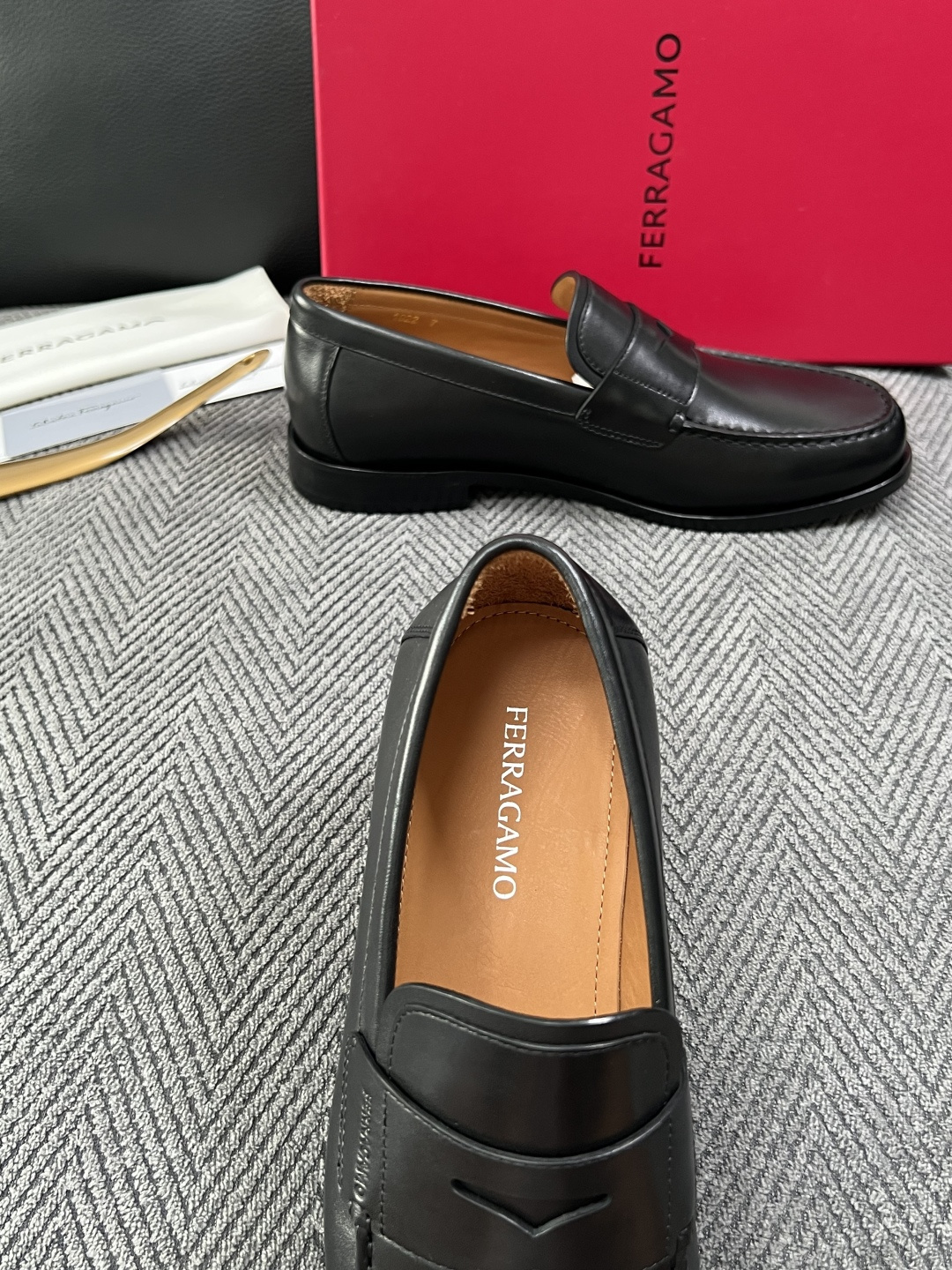 Ferragamo  高品质  顶级工艺品  菲拉格慕   皮鞋 专柜同步发售原厂配置，意大利进口原版牛皮，进口水染牛里