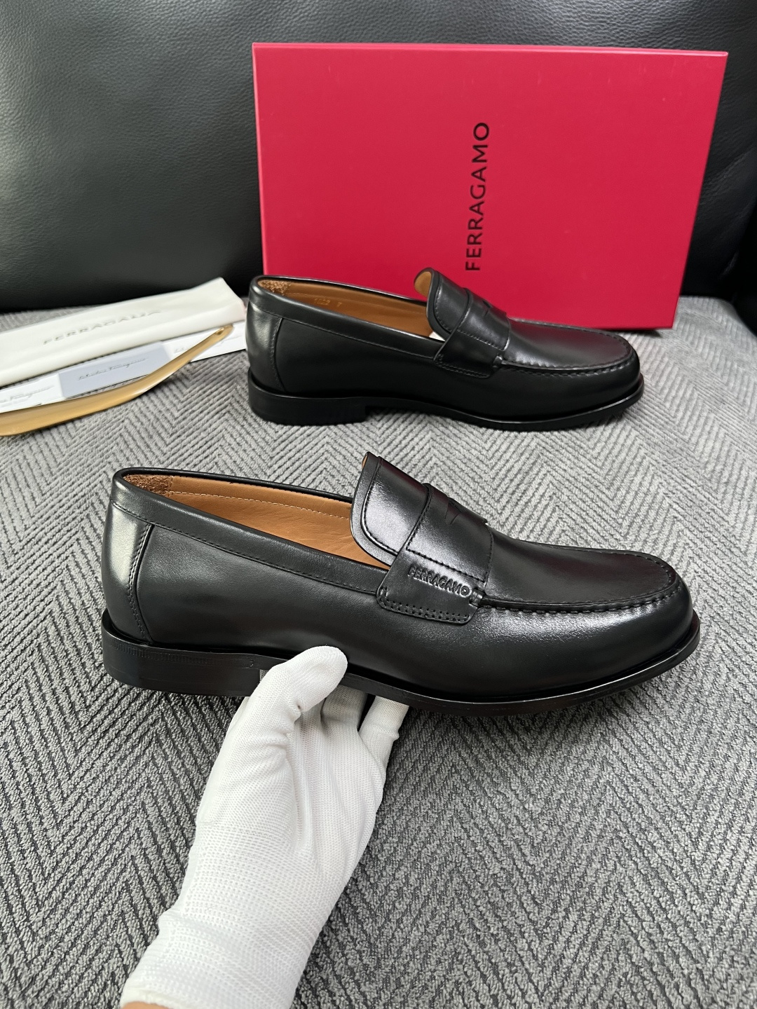 Ferragamo  高品质  顶级工艺品  菲拉格慕   皮鞋 专柜同步发售原厂配置，意大利进口原版牛皮，进口水染牛里