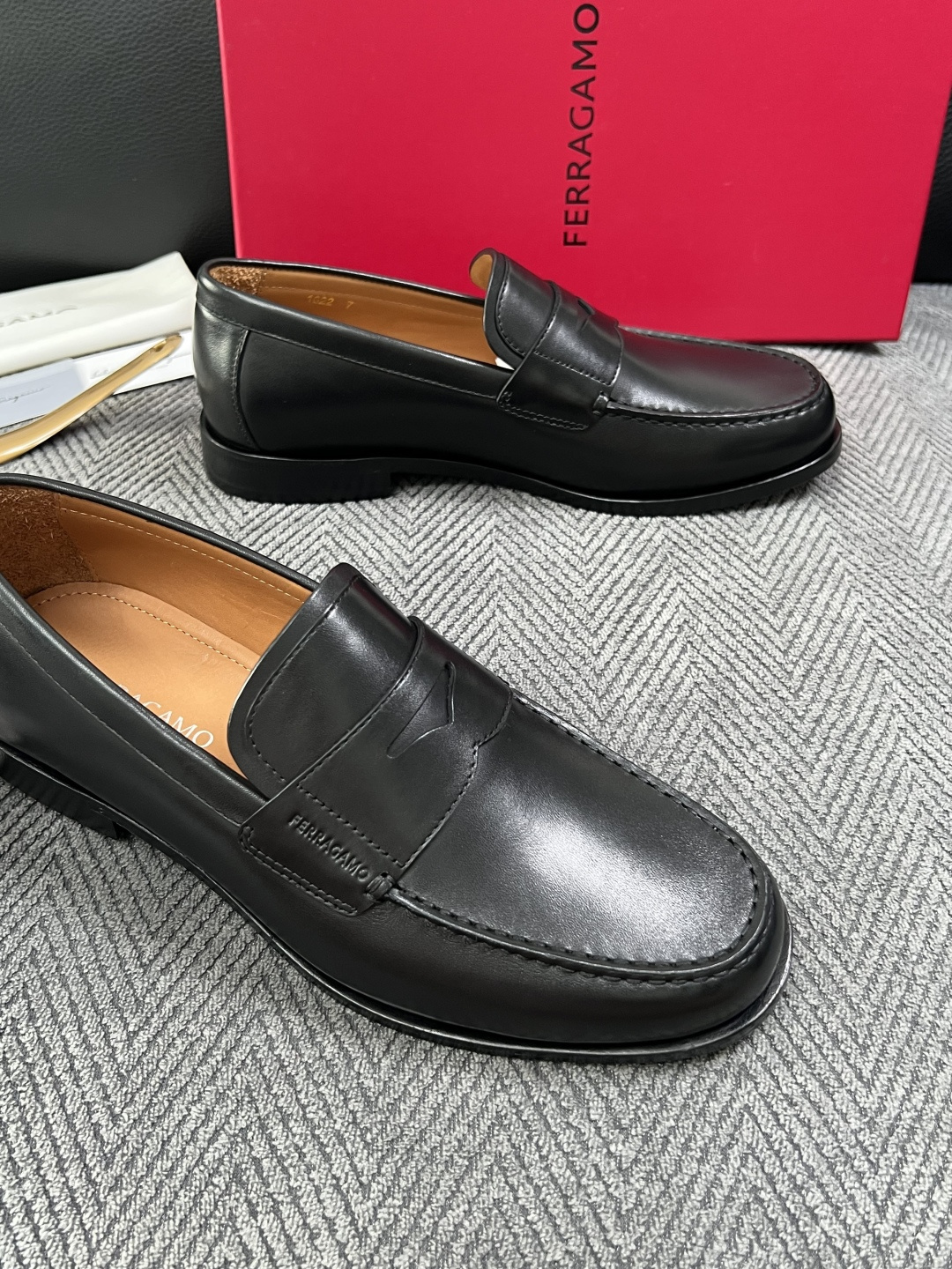 Ferragamo  高品质  顶级工艺品  菲拉格慕   皮鞋 专柜同步发售原厂配置，意大利进口原版牛皮，进口水染牛里