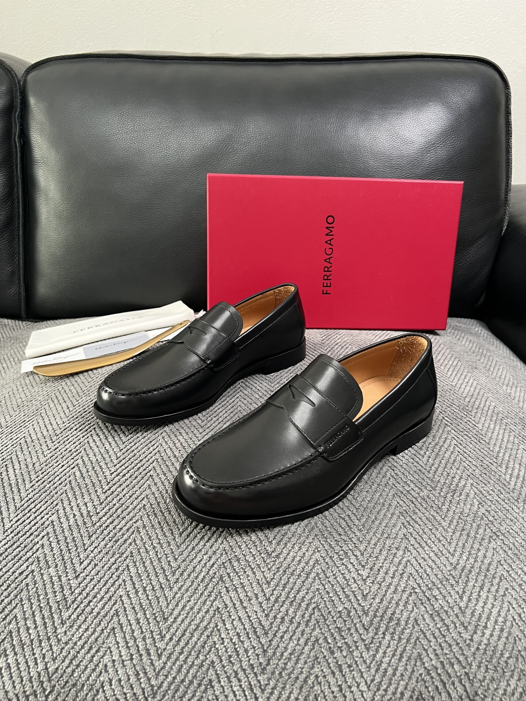 Ferragamo  高品质  顶级工艺品  菲拉格慕   皮鞋 专柜同步发售原厂配置，意大利进口原版牛皮，进口水染牛里