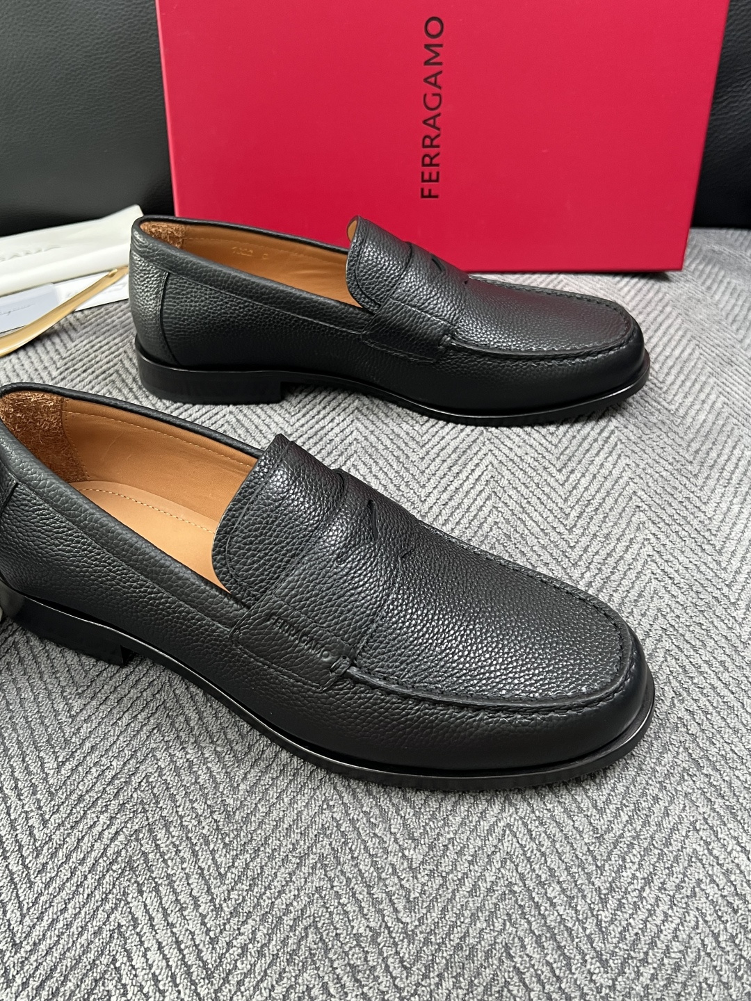 Ferragamo  高品质  顶级工艺品  菲拉格慕   皮鞋 专柜同步发售原厂配置，意大利进口原版牛皮，进口水染牛里
