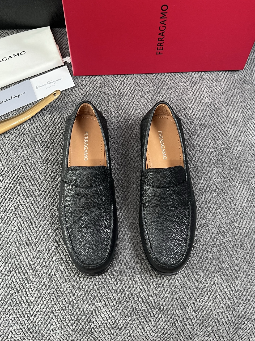 Ferragamo  高品质  顶级工艺品  菲拉格慕   皮鞋 专柜同步发售原厂配置，意大利进口原版牛皮，进口水染牛里