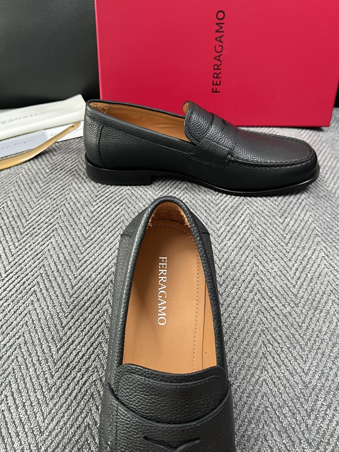Ferragamo  高品质  顶级工艺品  菲拉格慕   皮鞋 专柜同步发售原厂配置，意大利进口原版牛皮，进口水染牛里