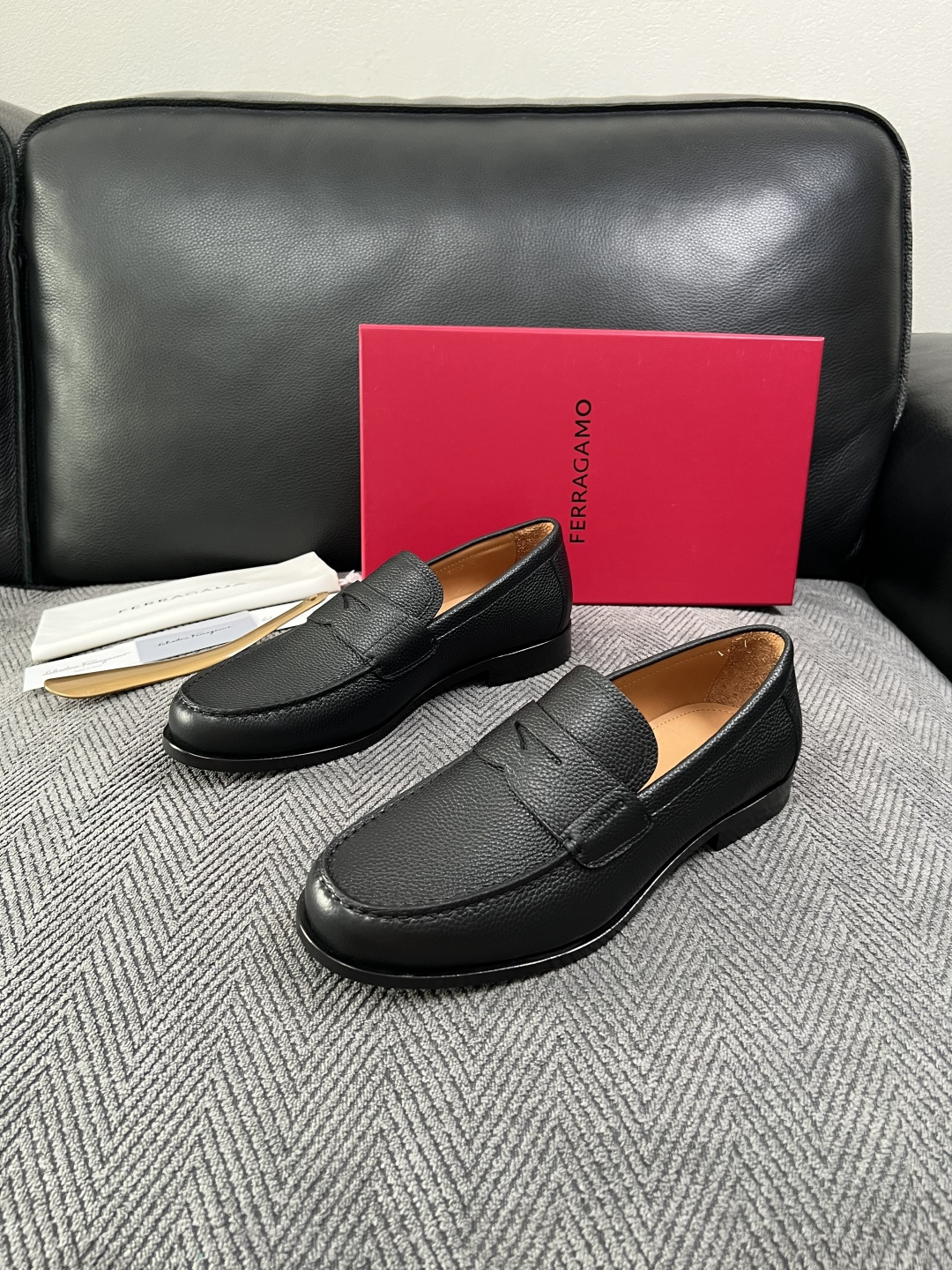 Ferragamo  高品质  顶级工艺品  菲拉格慕   皮鞋 专柜同步发售原厂配置，意大利进口原版牛皮，进口水染牛里