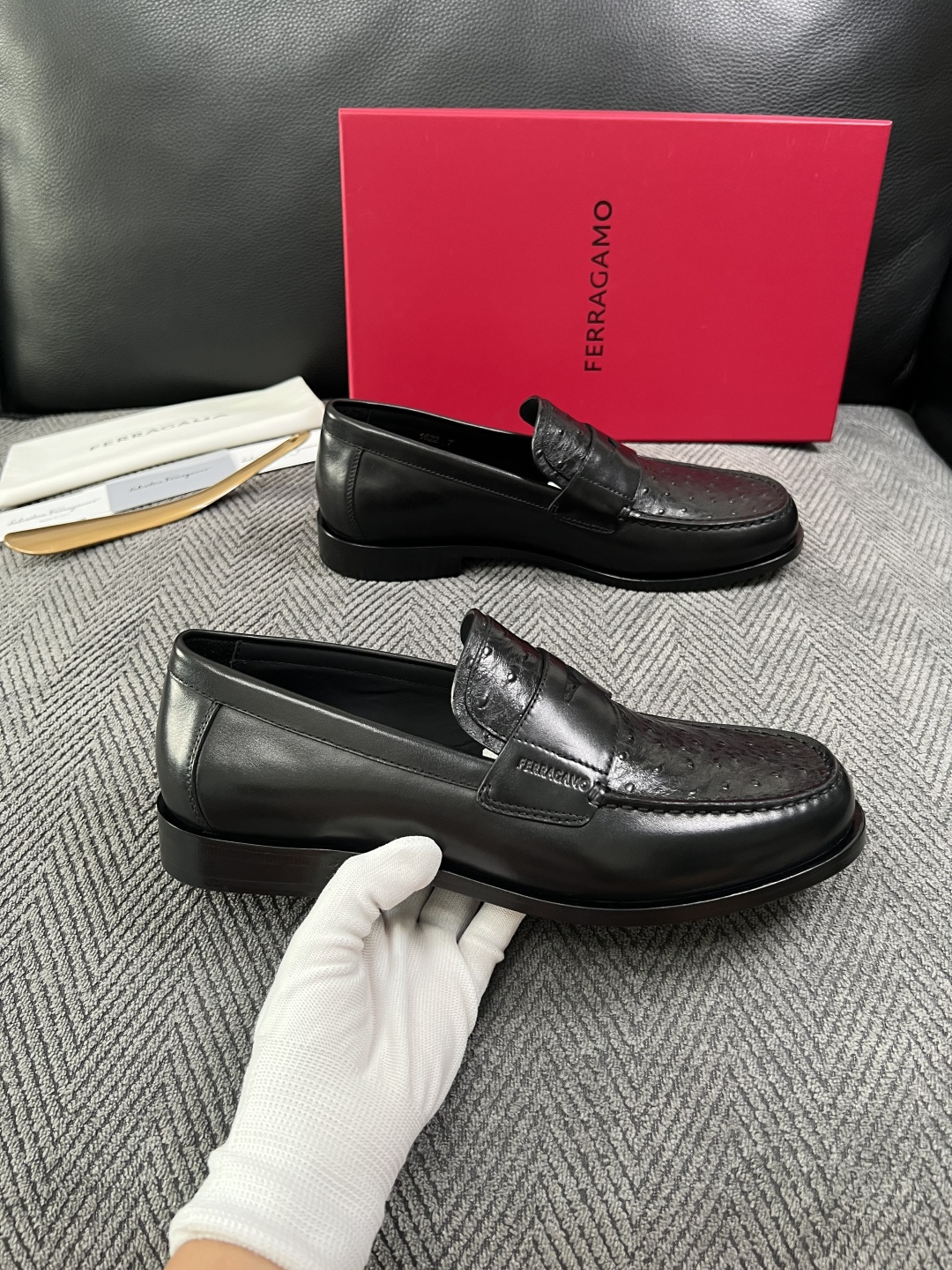 Ferragamo  高品质  顶级工艺品  菲拉格慕   皮鞋 专柜同步发售原厂配置，意大利进口原版牛皮，进口水染牛里