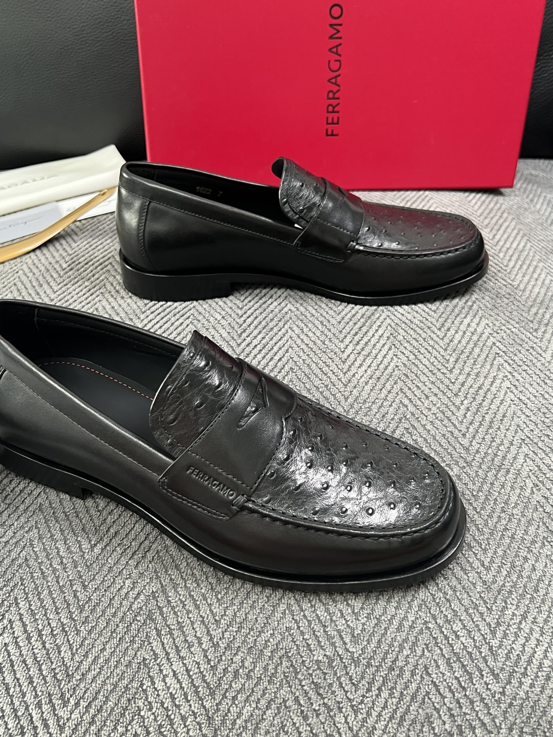 Ferragamo  高品质  顶级工艺品  菲拉格慕   皮鞋 专柜同步发售原厂配置，意大利进口原版牛皮，进口水染牛里