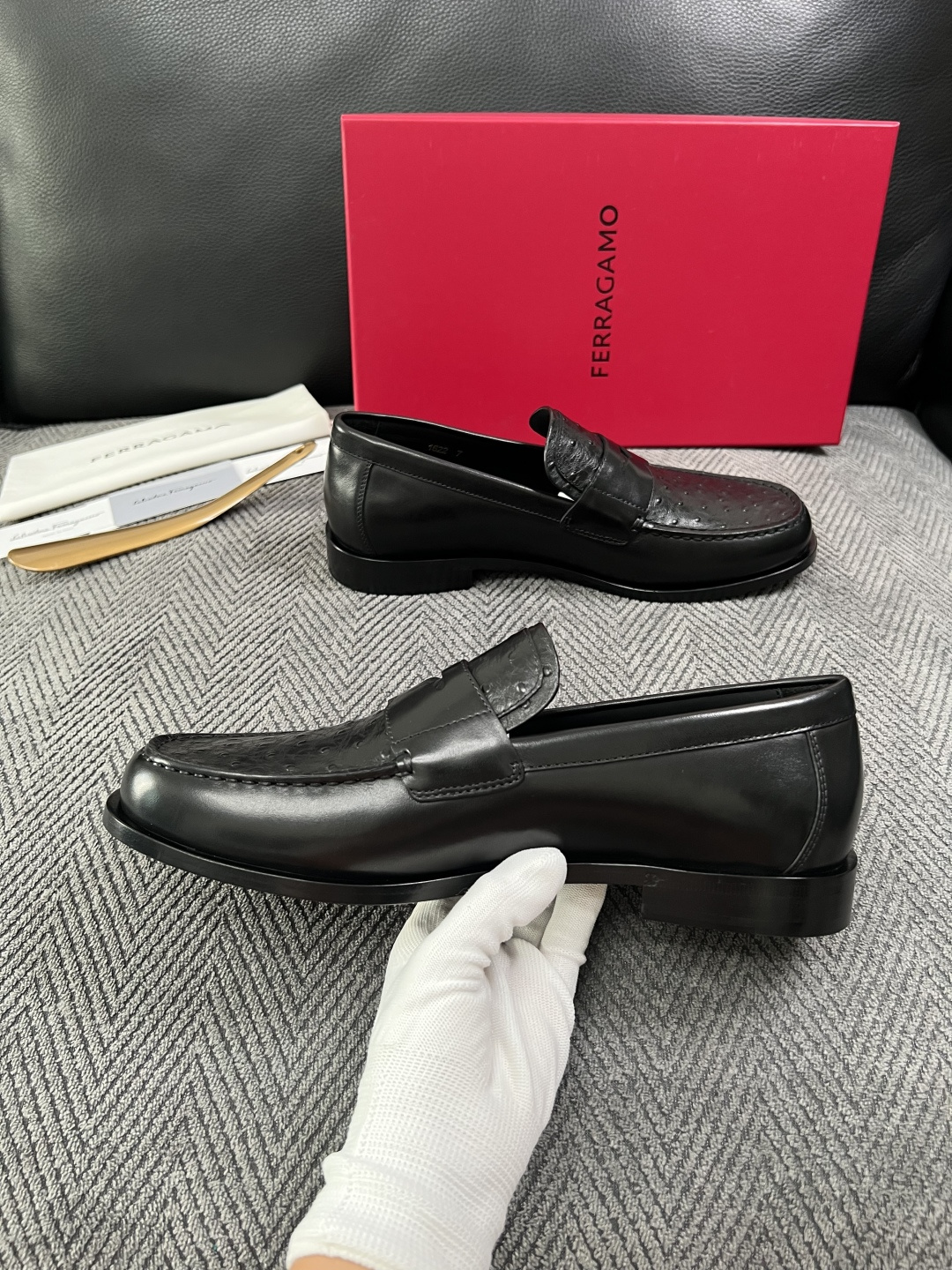 Ferragamo  高品质  顶级工艺品  菲拉格慕   皮鞋 专柜同步发售原厂配置，意大利进口原版牛皮，进口水染牛里