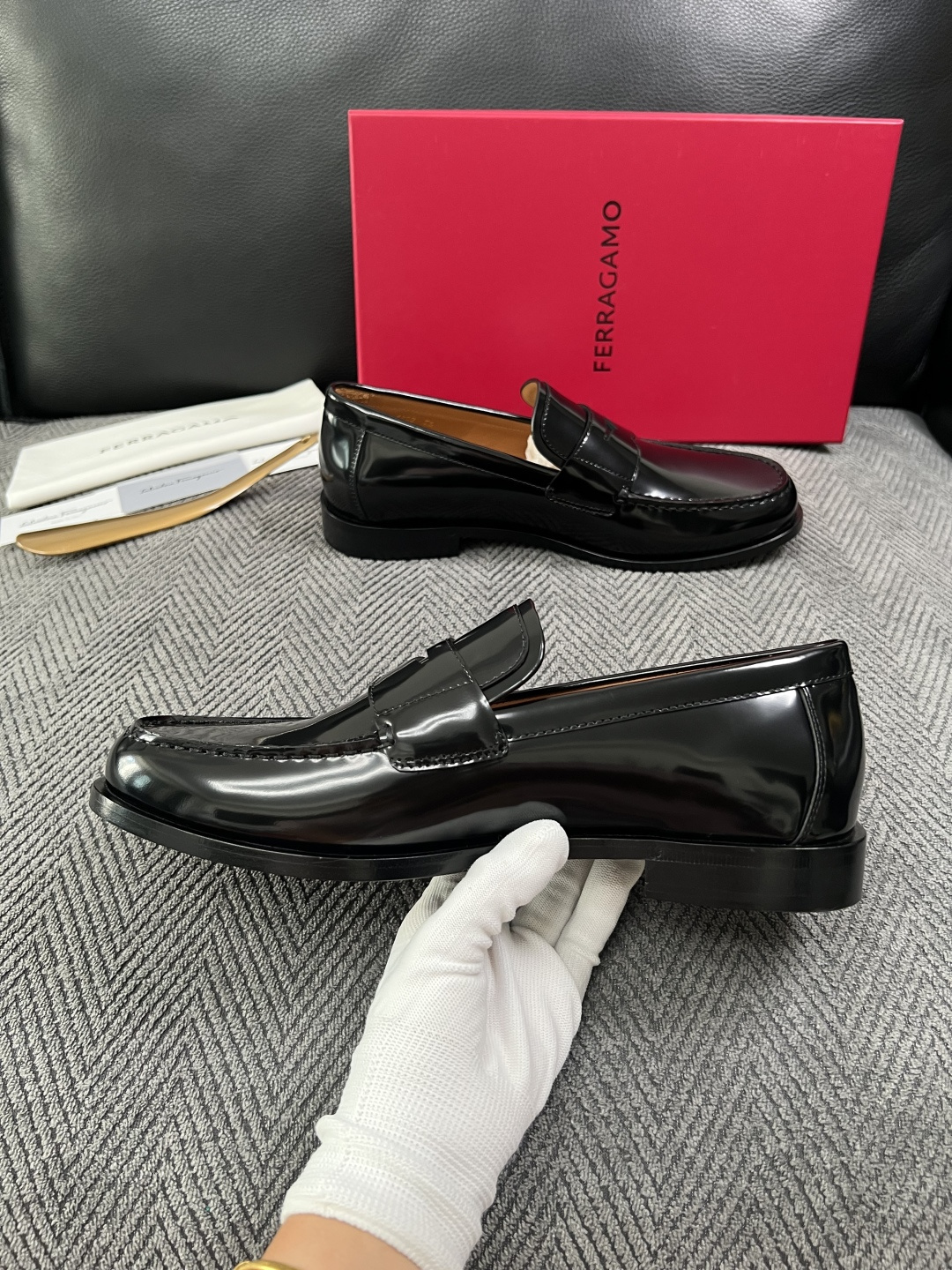 Ferragamo  高品质  顶级工艺品  菲拉格慕   皮鞋 专柜同步发售原厂配置，意大利进口原版牛皮，进口水染牛里