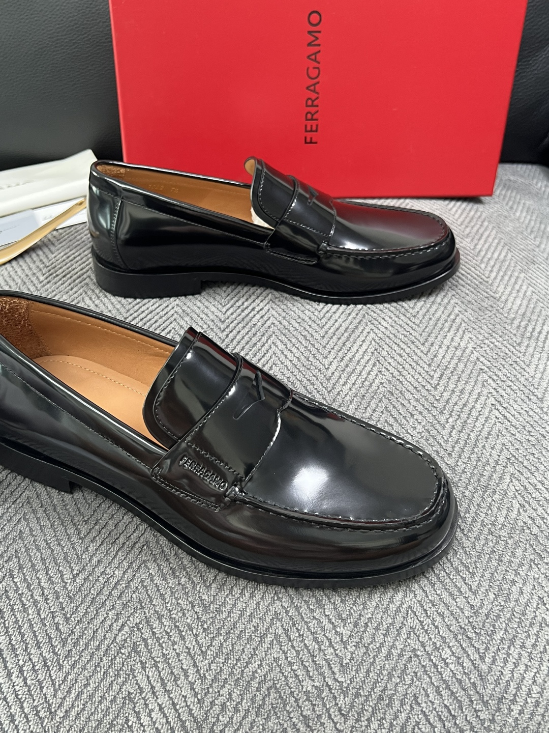 Ferragamo  高品质  顶级工艺品  菲拉格慕   皮鞋 专柜同步发售原厂配置，意大利进口原版牛皮，进口水染牛里