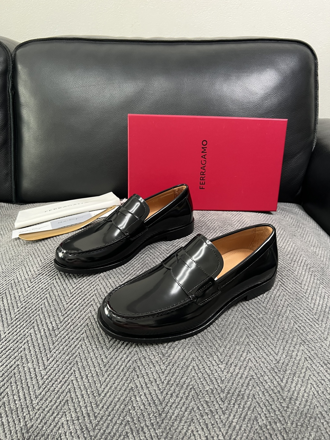 Ferragamo  高品质  顶级工艺品  菲拉格慕   皮鞋 专柜同步发售原厂配置，意大利进口原版牛皮，进口水染牛里