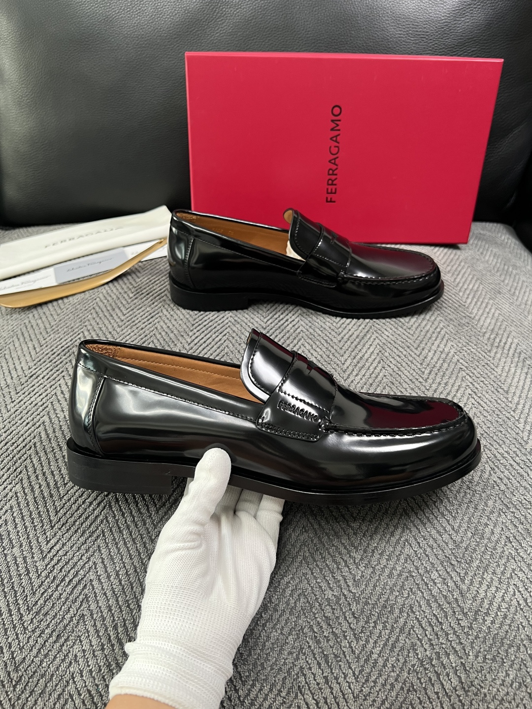 Ferragamo  高品质  顶级工艺品  菲拉格慕   皮鞋 专柜同步发售原厂配置，意大利进口原版牛皮，进口水染牛里