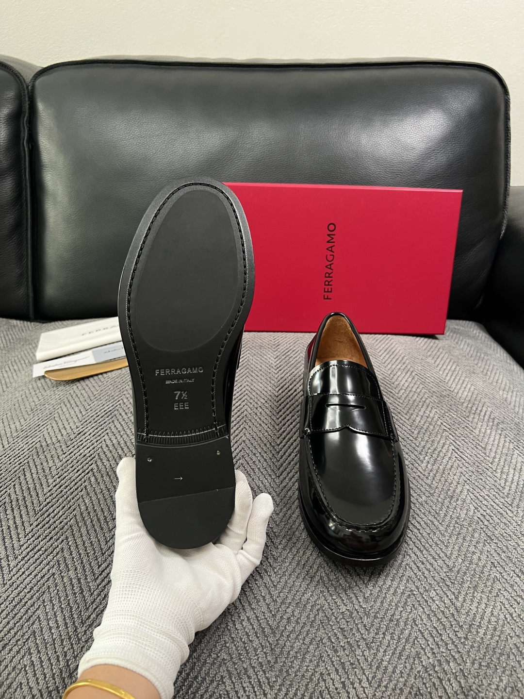 Ferragamo  高品质  顶级工艺品  菲拉格慕   皮鞋 专柜同步发售原厂配置，意大利进口原版牛皮，进口水染牛里