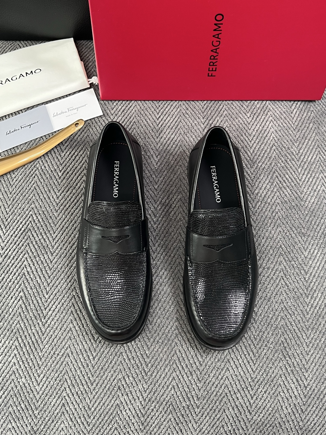 Ferragamo  高品质  顶级工艺品  菲拉格慕   皮鞋 专柜同步发售原厂配置，意大利进口原版牛皮，进口水染牛里