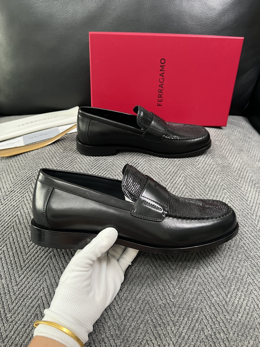 Ferragamo  高品质  顶级工艺品  菲拉格慕   皮鞋 专柜同步发售原厂配置，意大利进口原版牛皮，进口水染牛里