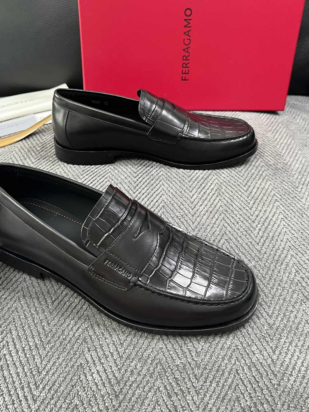 Ferragamo  高品质  顶级工艺品  菲拉格慕   皮鞋 专柜同步发售原厂配置，意大利进口原版牛皮，进口水染牛里