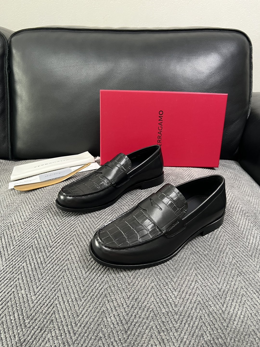 Ferragamo  高品质  顶级工艺品  菲拉格慕   皮鞋 专柜同步发售原厂配置，意大利进口原版牛皮，进口水染牛里