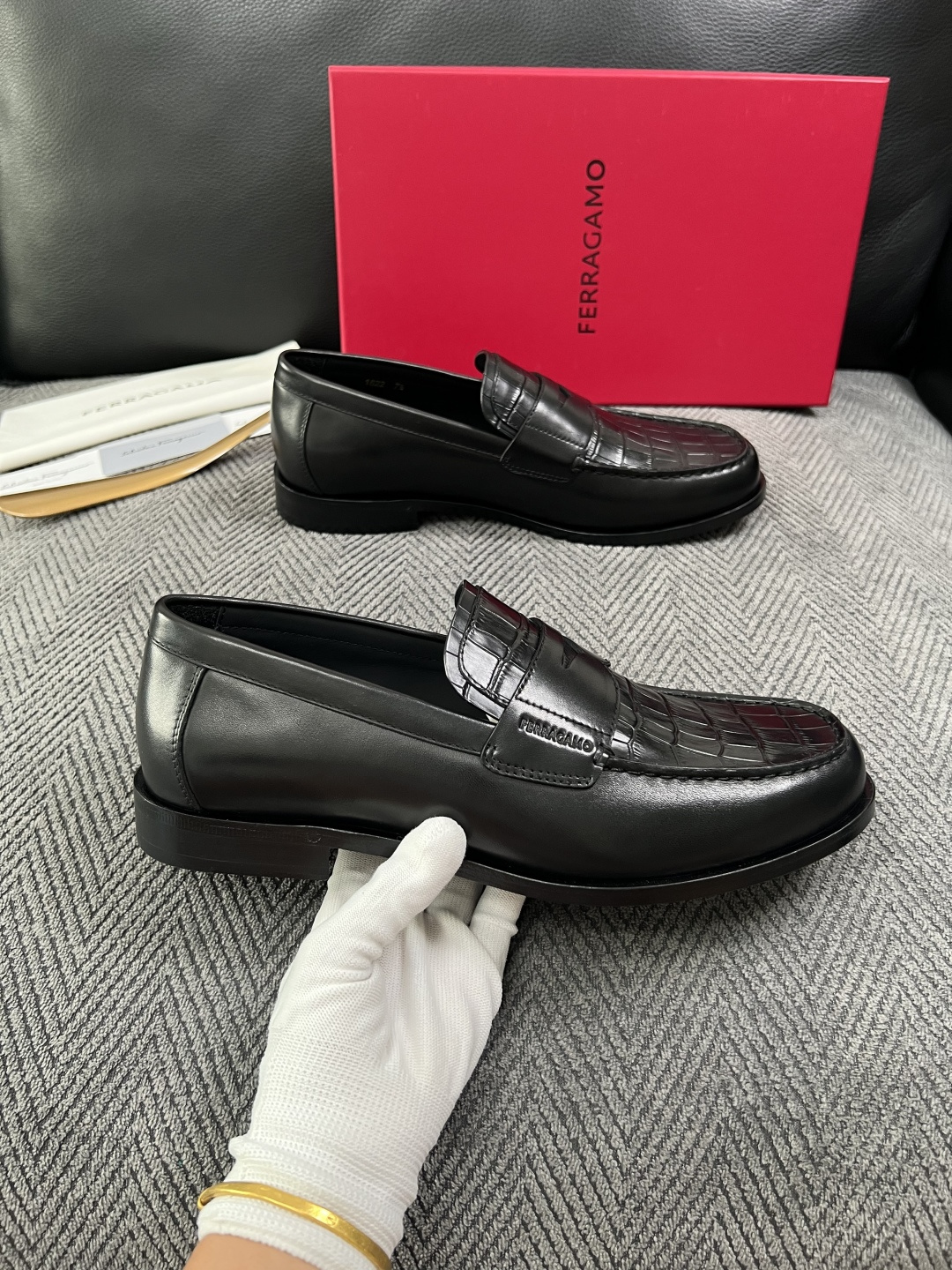 Ferragamo  高品质  顶级工艺品  菲拉格慕   皮鞋 专柜同步发售原厂配置，意大利进口原版牛皮，进口水染牛里