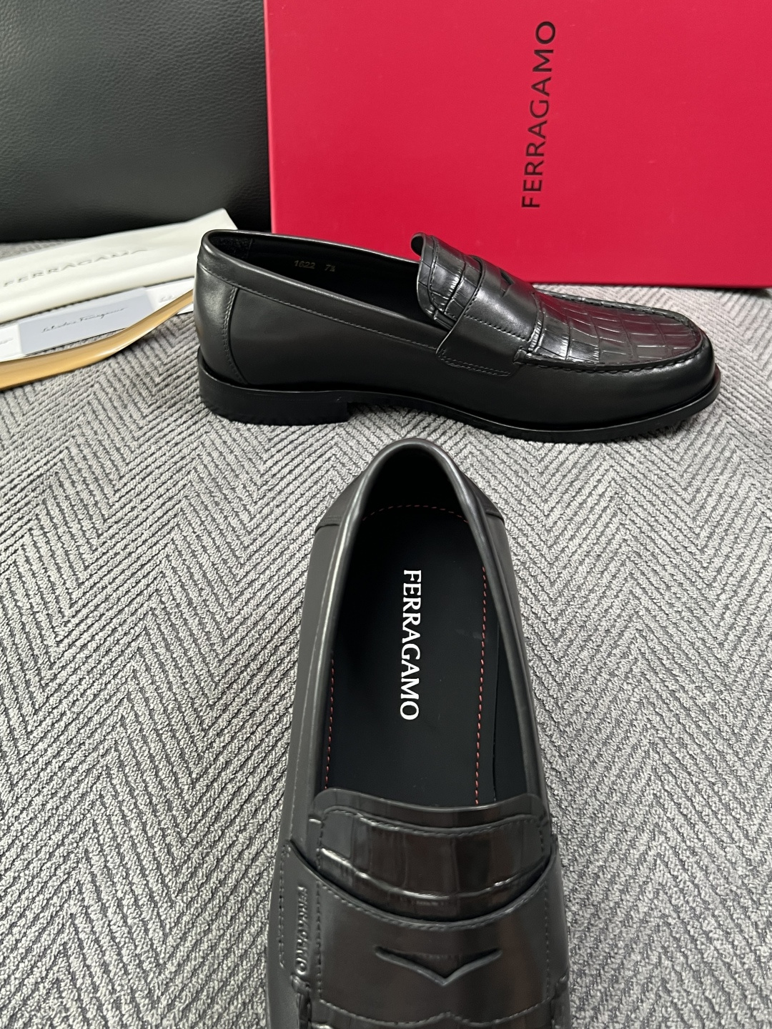 Ferragamo  高品质  顶级工艺品  菲拉格慕   皮鞋 专柜同步发售原厂配置，意大利进口原版牛皮，进口水染牛里