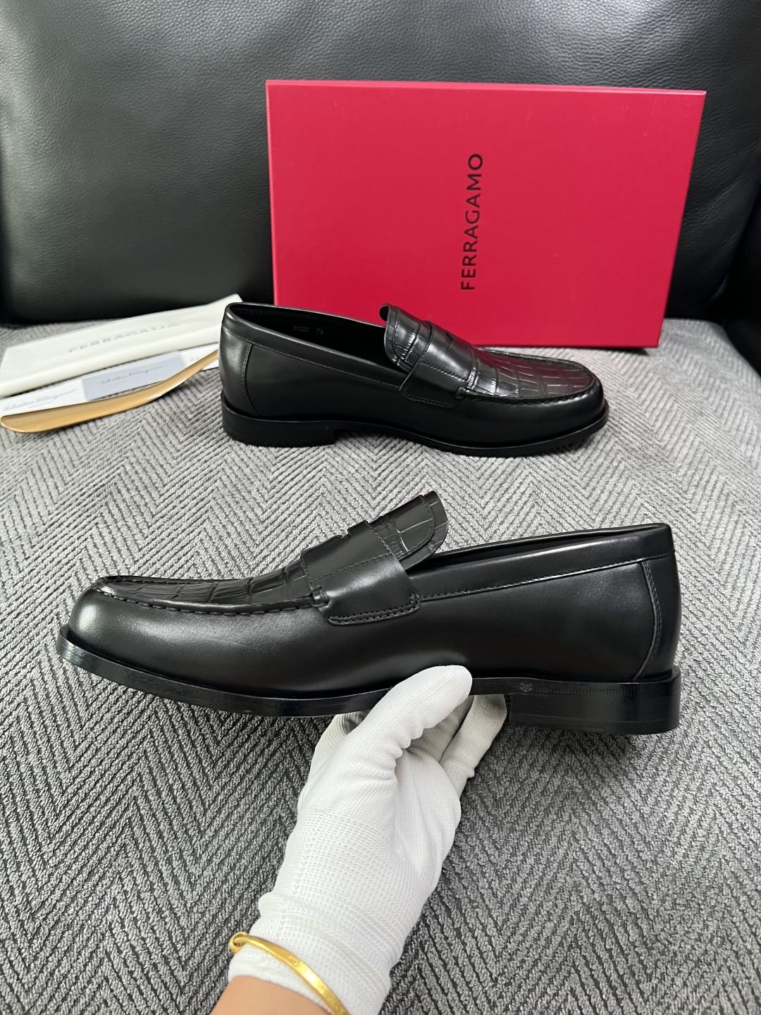 Ferragamo  高品质  顶级工艺品  菲拉格慕   皮鞋 专柜同步发售原厂配置，意大利进口原版牛皮，进口水染牛里