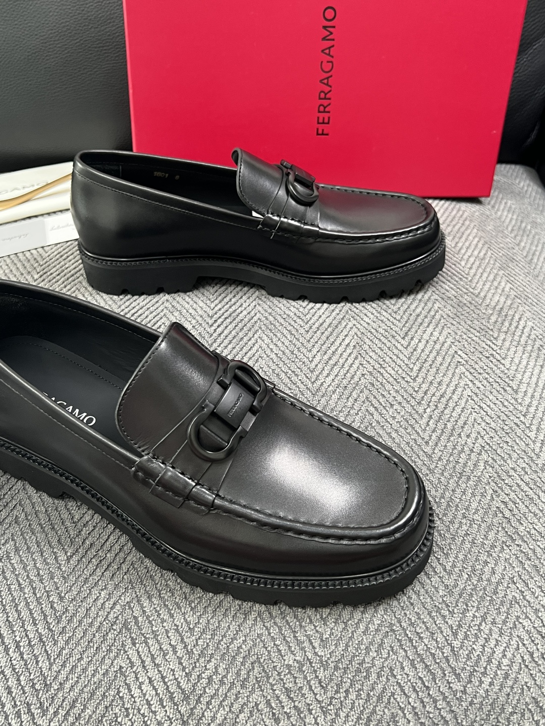 Ferragamo  高品质  顶级工艺品  菲拉格慕   皮鞋 专柜同步发售原厂配置，意大利进口原版牛皮，进口水染牛里