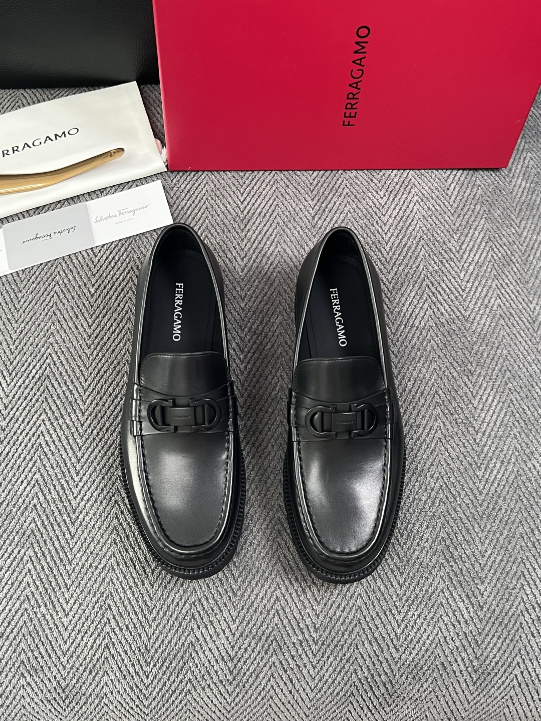 Ferragamo  高品质  顶级工艺品  菲拉格慕   皮鞋 专柜同步发售原厂配置，意大利进口原版牛皮，进口水染牛里
