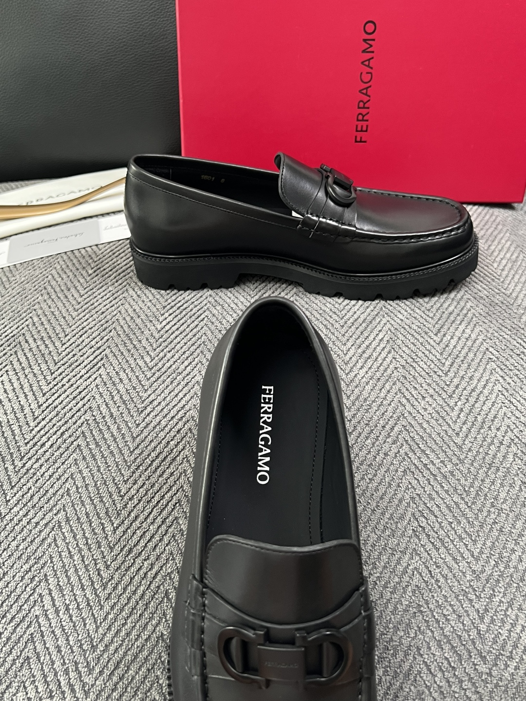 Ferragamo  高品质  顶级工艺品  菲拉格慕   皮鞋 专柜同步发售原厂配置，意大利进口原版牛皮，进口水染牛里