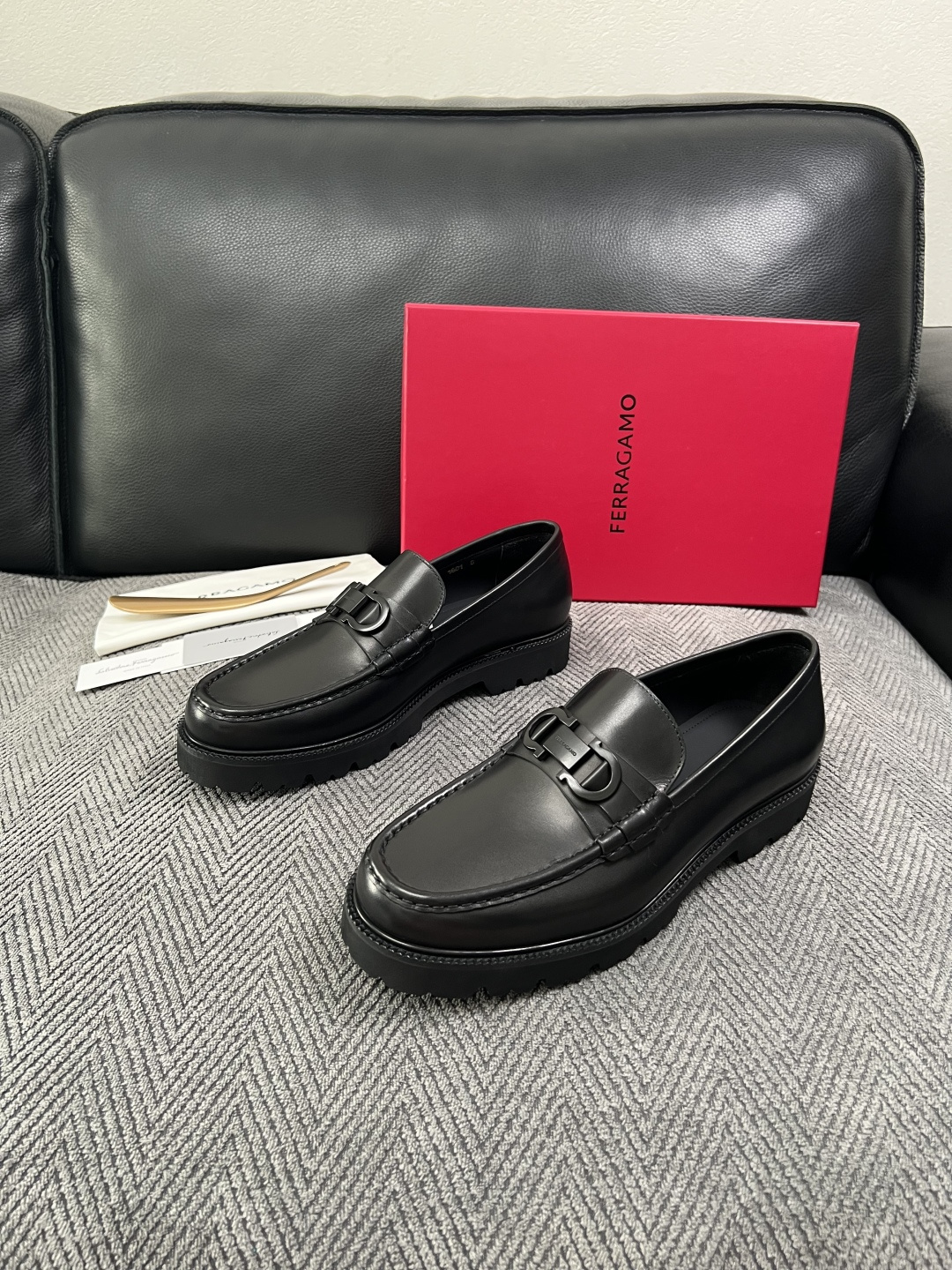 Ferragamo  高品质  顶级工艺品  菲拉格慕   皮鞋 专柜同步发售原厂配置，意大利进口原版牛皮，进口水染牛里