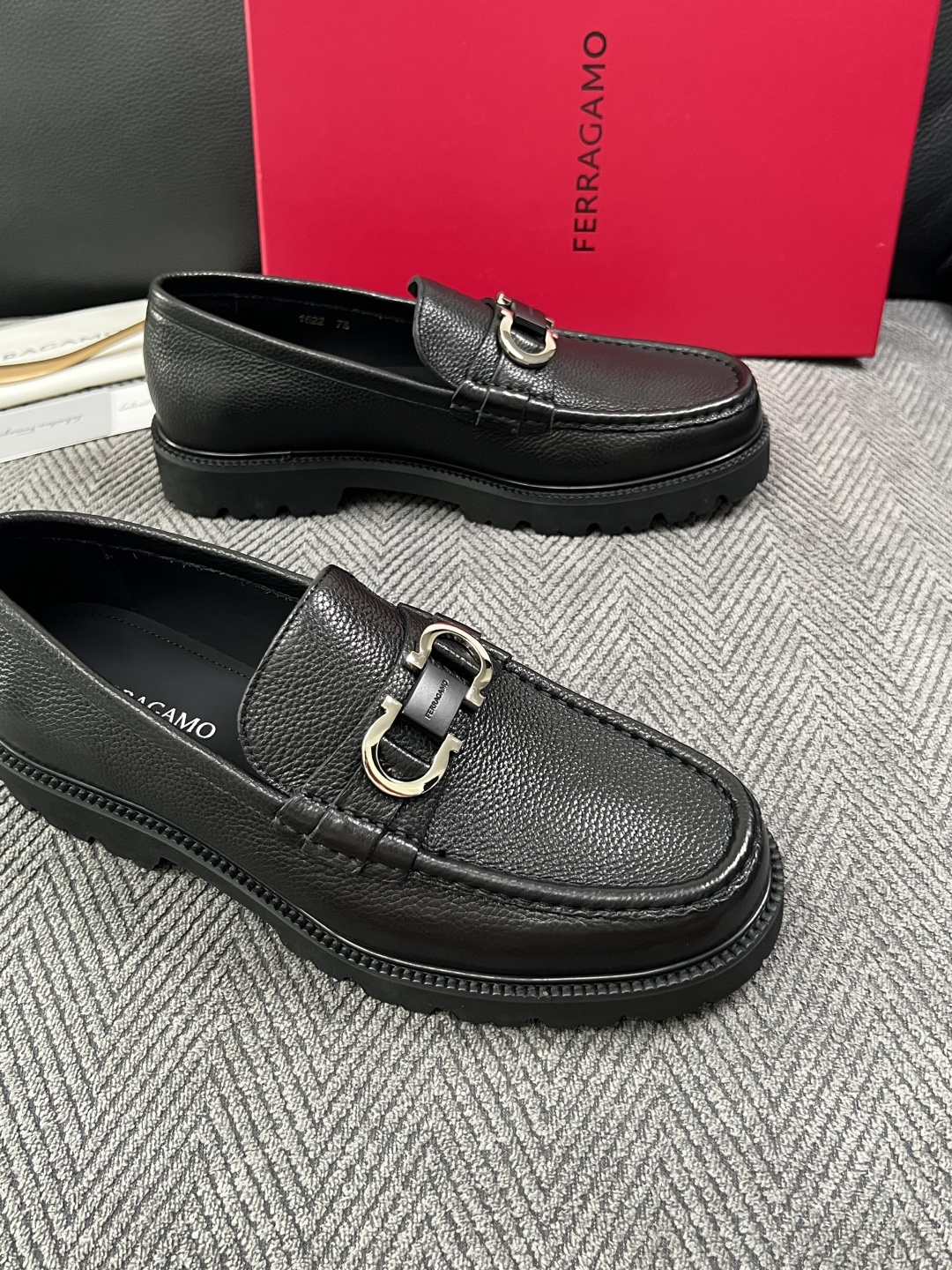 Ferragamo  高品质  顶级工艺品  菲拉格慕   皮鞋 专柜同步发售原厂配置，意大利进口原版牛皮，进口水染牛里
