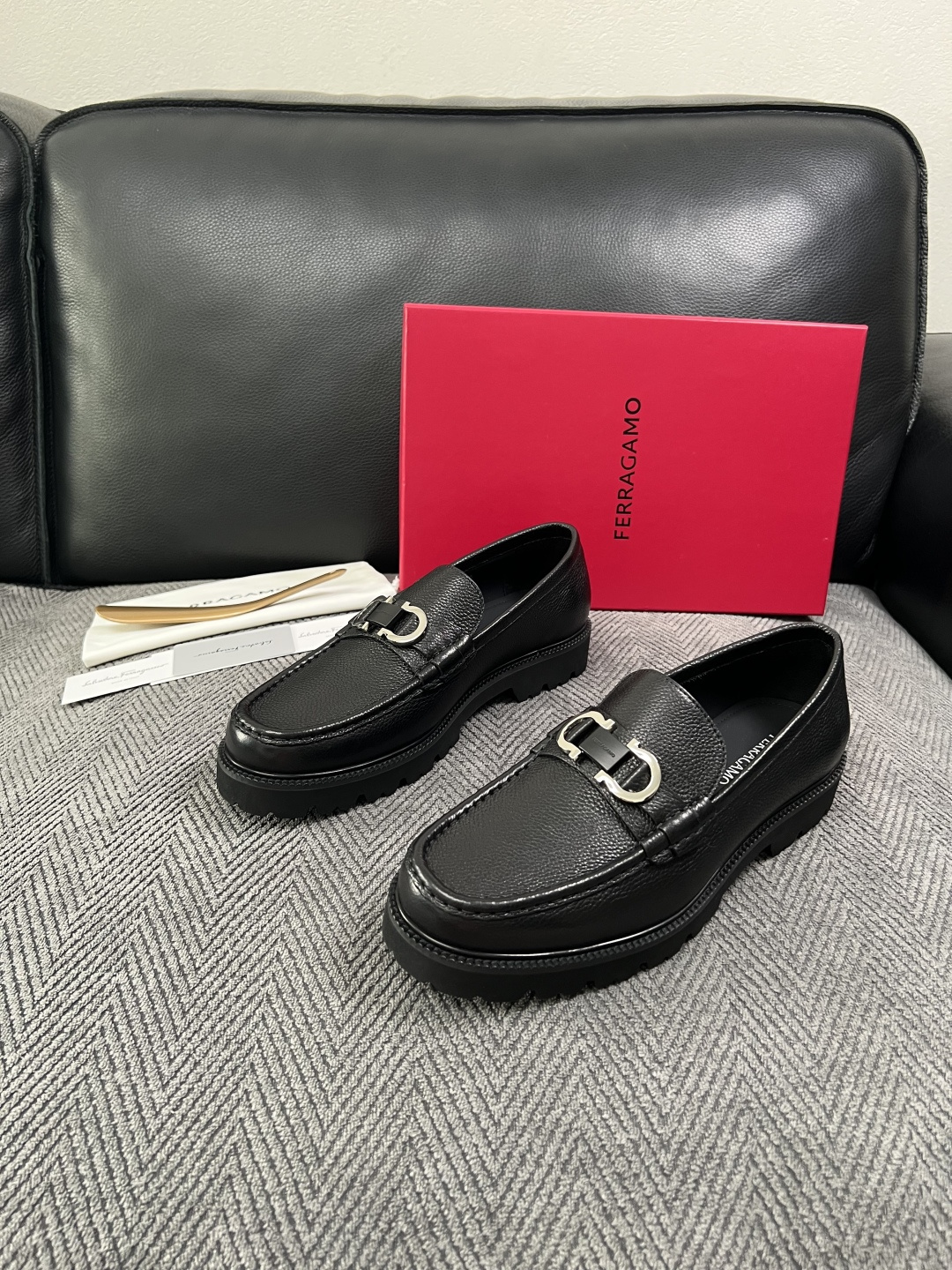 Ferragamo  高品质  顶级工艺品  菲拉格慕   皮鞋 专柜同步发售原厂配置，意大利进口原版牛皮，进口水染牛里