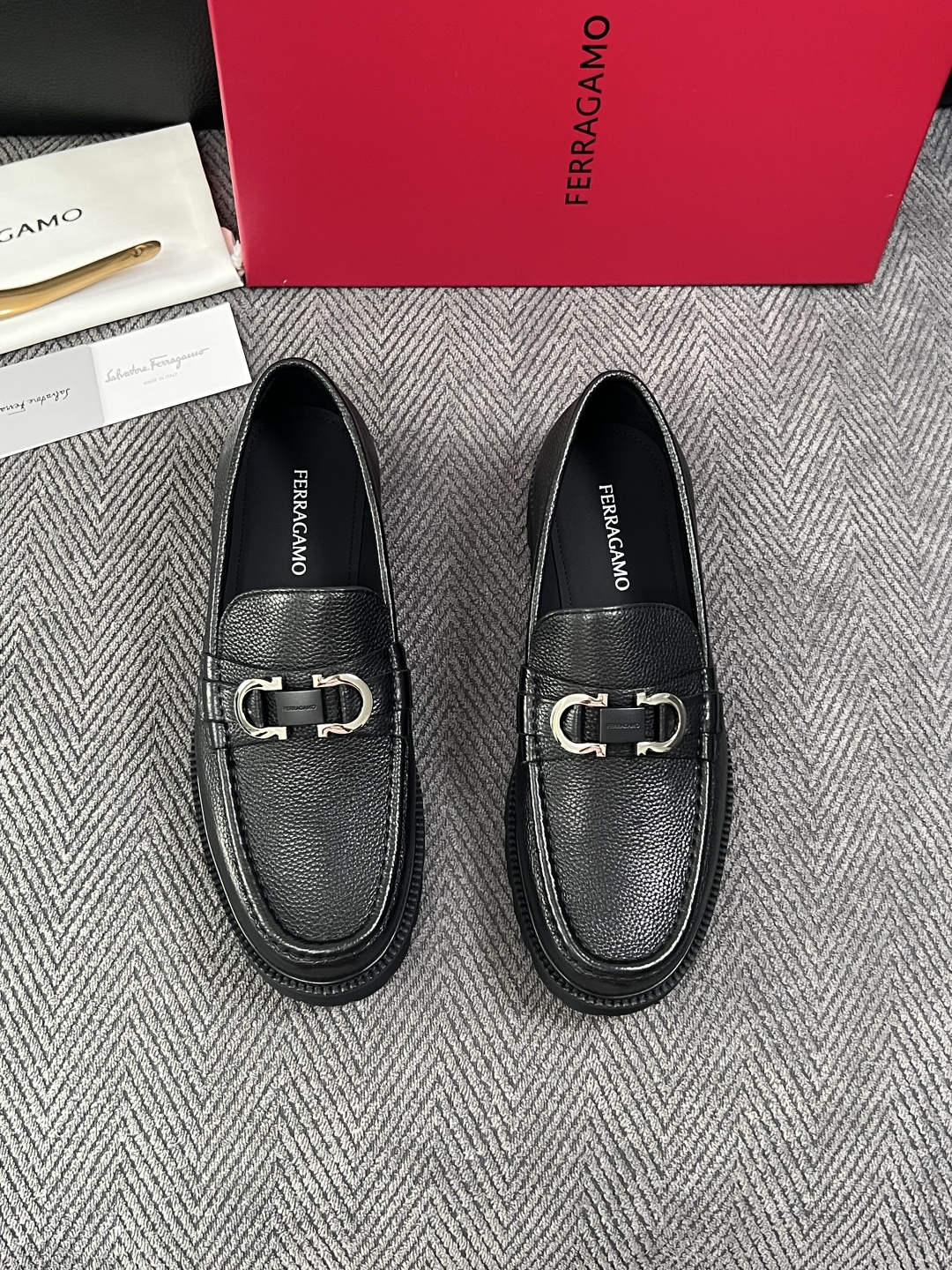 Ferragamo  高品质  顶级工艺品  菲拉格慕   皮鞋 专柜同步发售原厂配置，意大利进口原版牛皮，进口水染牛里