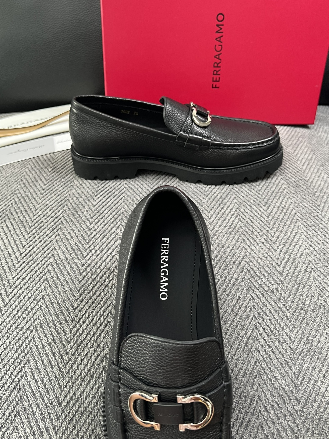 Ferragamo  高品质  顶级工艺品  菲拉格慕   皮鞋 专柜同步发售原厂配置，意大利进口原版牛皮，进口水染牛里
