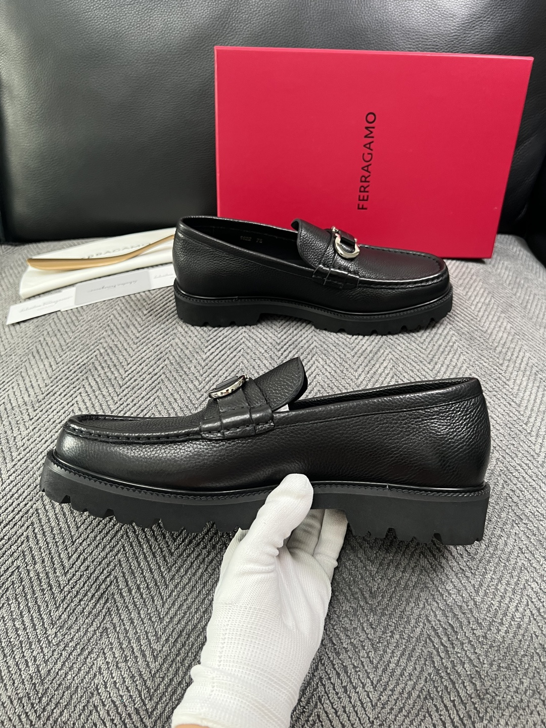 Ferragamo  高品质  顶级工艺品  菲拉格慕   皮鞋 专柜同步发售原厂配置，意大利进口原版牛皮，进口水染牛里