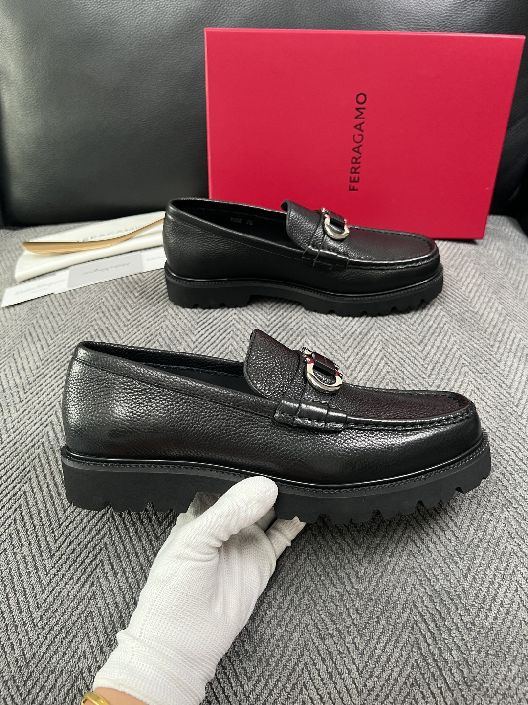 Ferragamo  高品质  顶级工艺品  菲拉格慕   皮鞋 专柜同步发售原厂配置，意大利进口原版牛皮，进口水染牛里