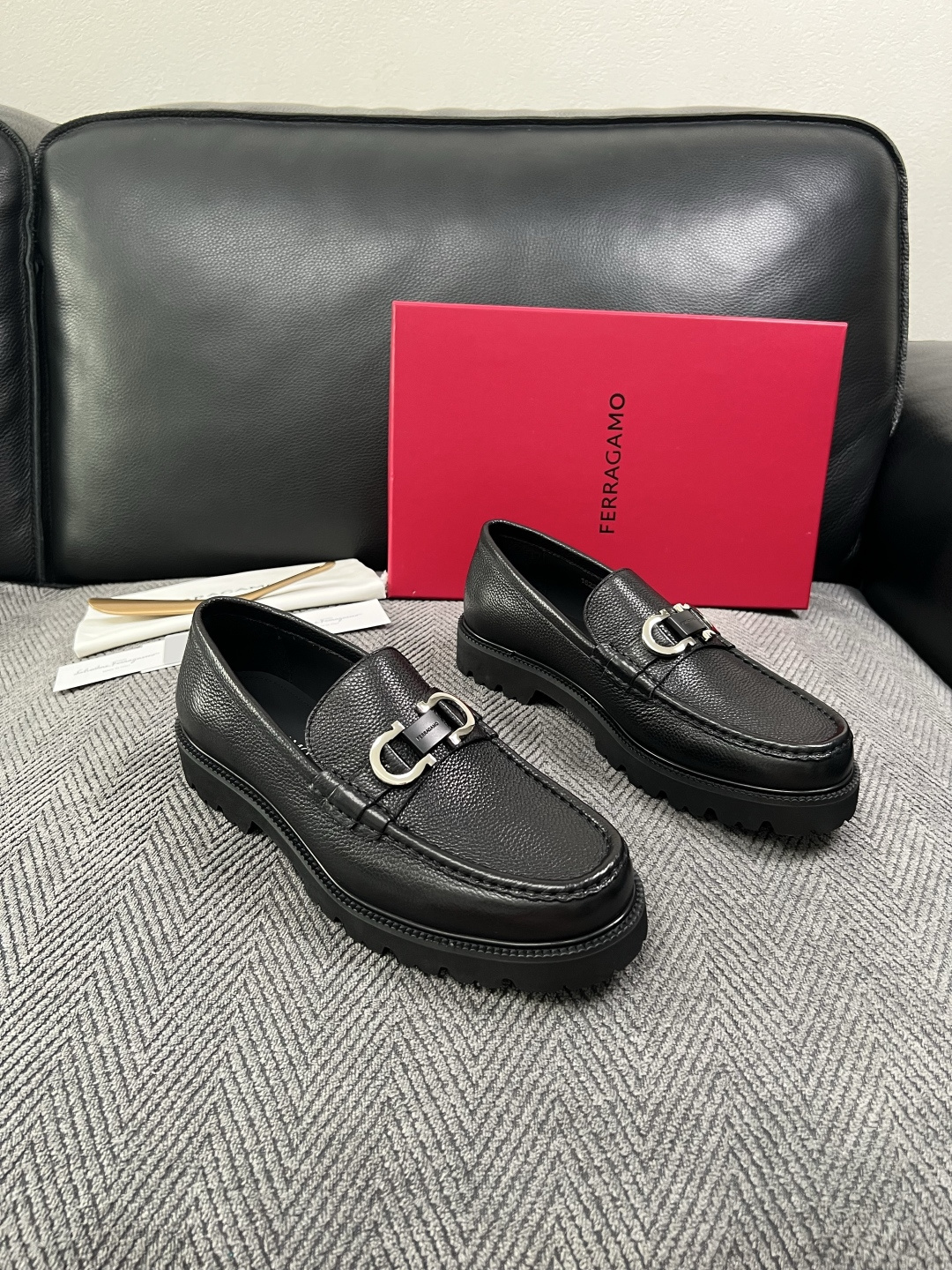 Ferragamo 高品质 顶级工艺品 菲拉格慕 皮鞋 专柜同步发售原厂配置,意大利进口原版牛皮,进口水染牛里 Ferragamo 高品质 顶级工艺品 菲拉格慕 皮鞋 专柜同步发售原厂配置,意大利进口原版牛皮,进口水染牛里