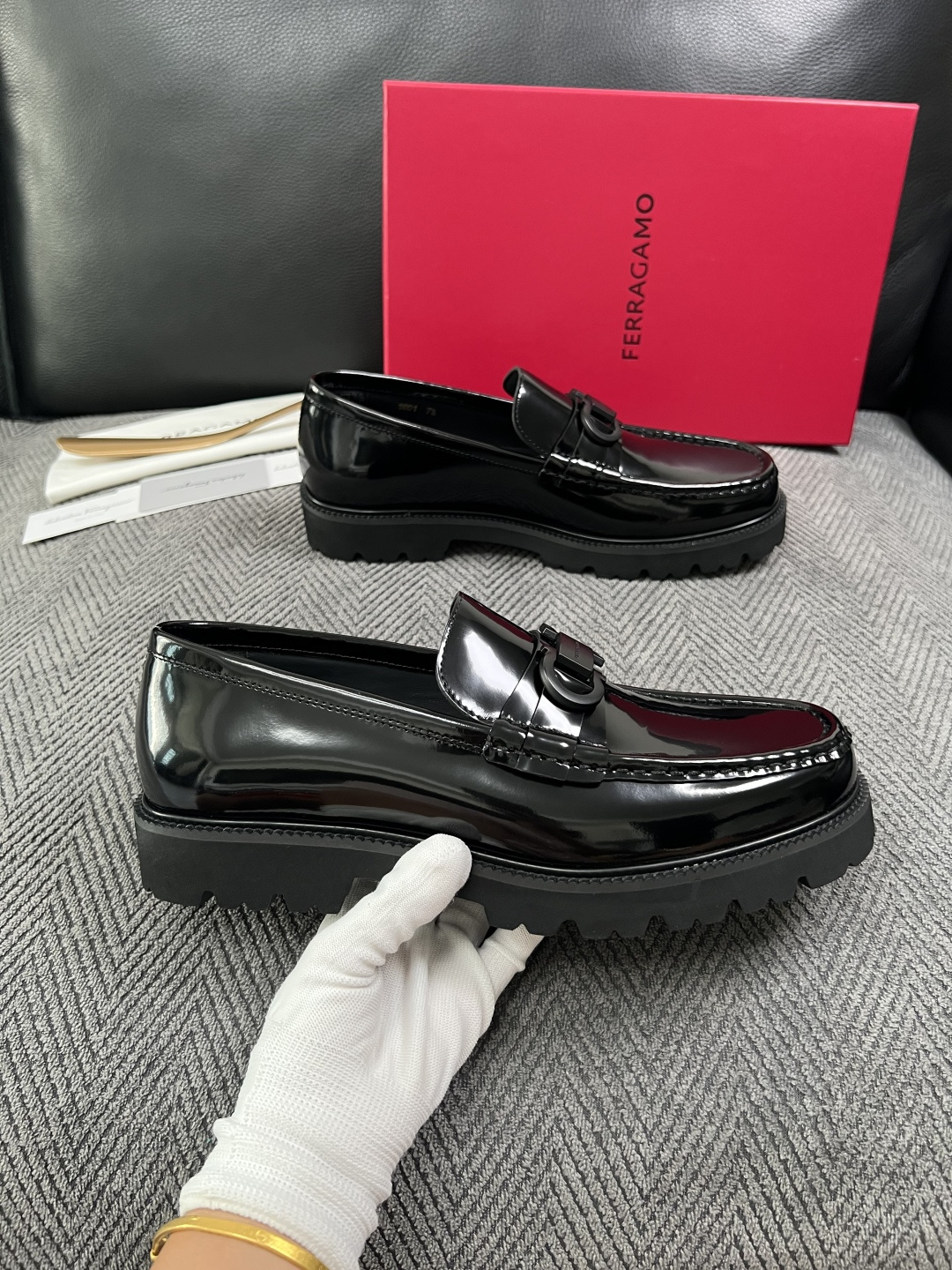 Ferragamo  高品质  顶级工艺品  菲拉格慕   皮鞋 专柜同步发售原厂配置，意大利进口原版牛皮，进口水染牛里