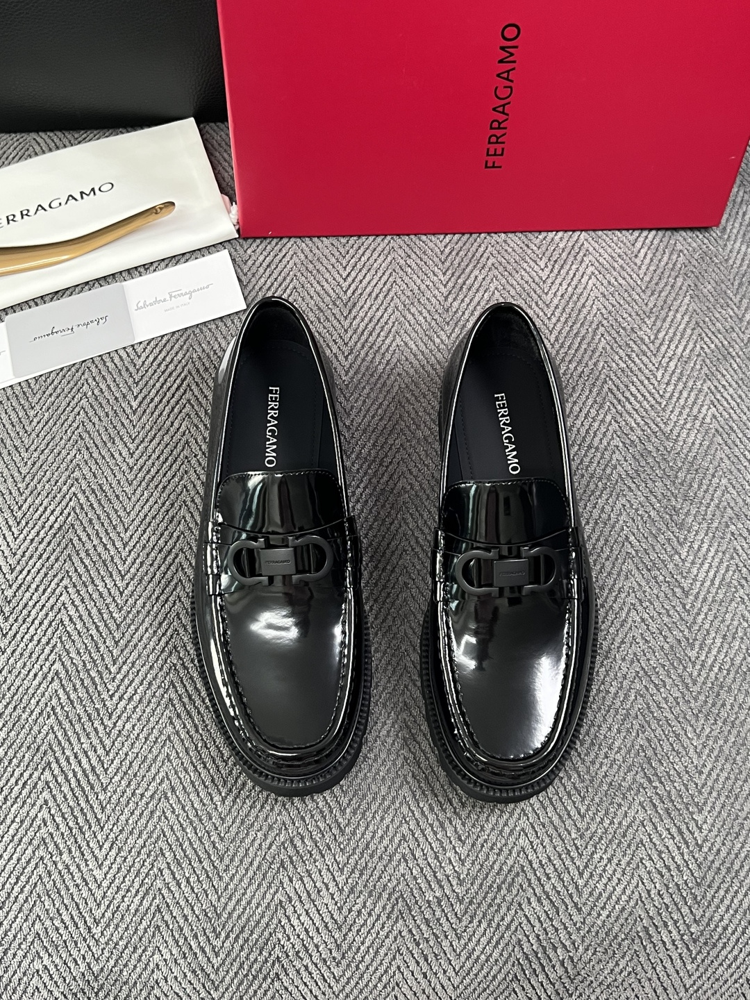 Ferragamo  高品质  顶级工艺品  菲拉格慕   皮鞋 专柜同步发售原厂配置，意大利进口原版牛皮，进口水染牛里