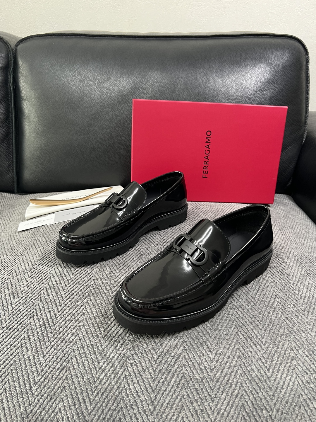 Ferragamo  高品质  顶级工艺品  菲拉格慕   皮鞋 专柜同步发售原厂配置，意大利进口原版牛皮，进口水染牛里