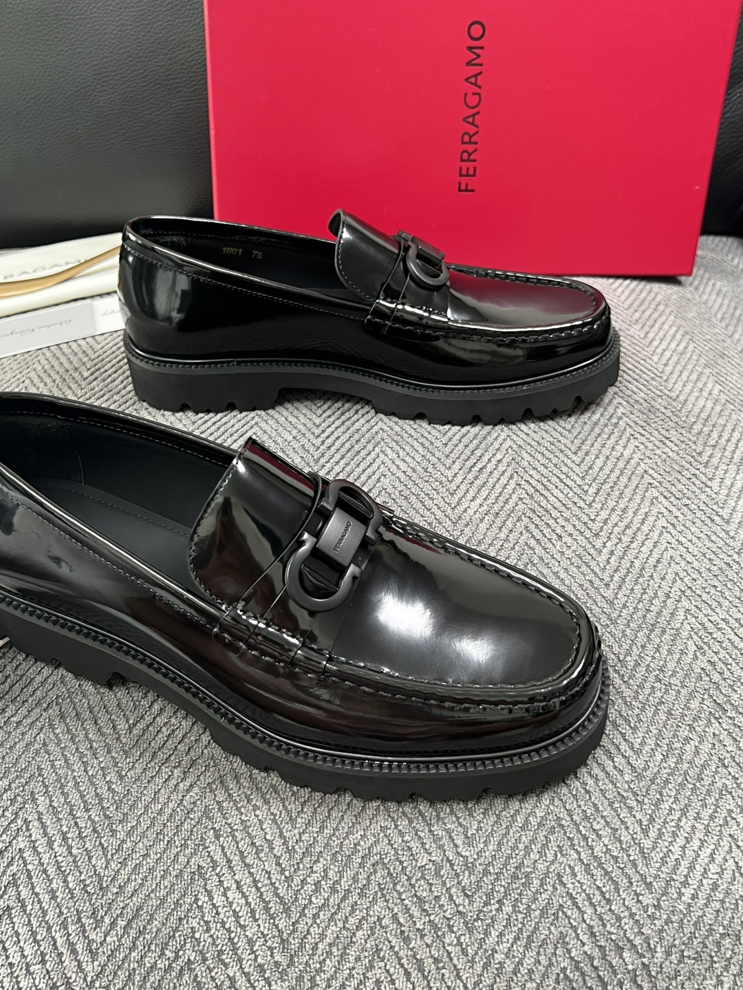 Ferragamo  高品质  顶级工艺品  菲拉格慕   皮鞋 专柜同步发售原厂配置，意大利进口原版牛皮，进口水染牛里