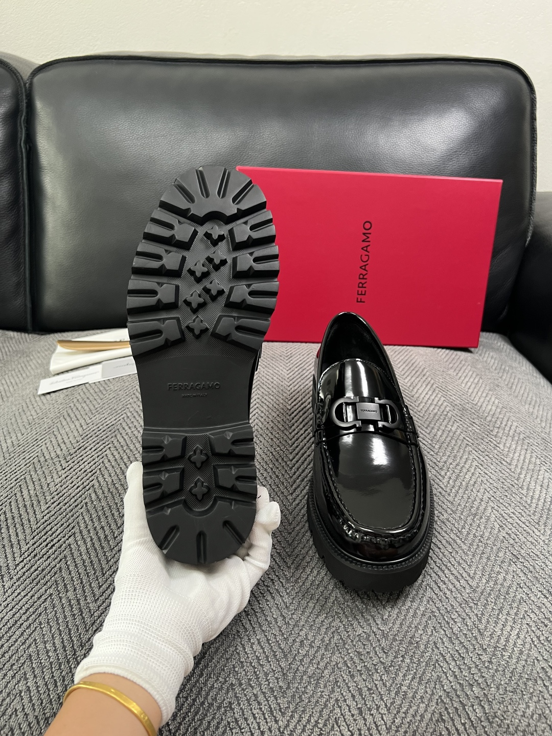 Ferragamo  高品质  顶级工艺品  菲拉格慕   皮鞋 专柜同步发售原厂配置，意大利进口原版牛皮，进口水染牛里