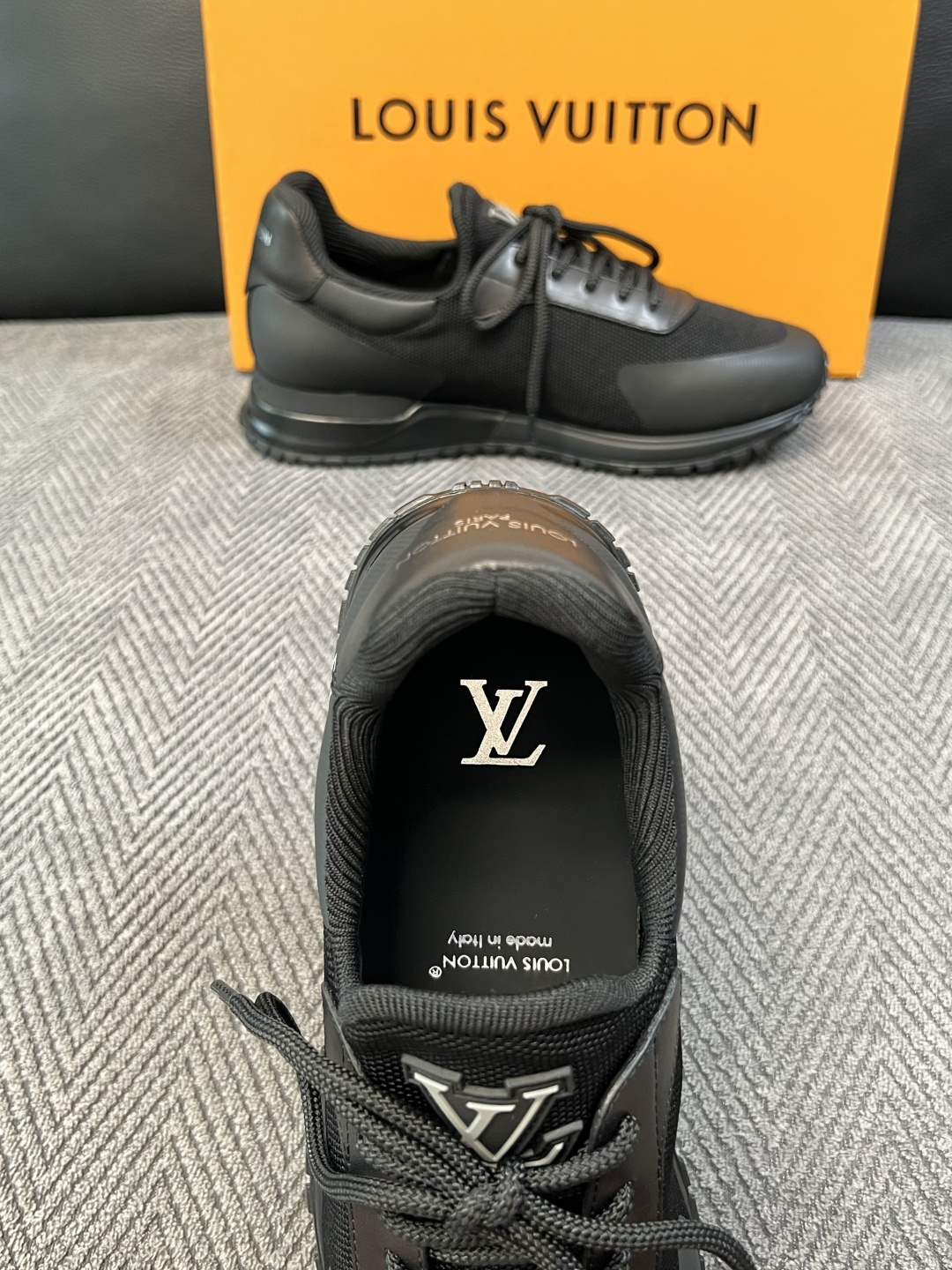 Lv  高品质  顶级工艺品  路易威登，运动板鞋专柜同步，鞋面意大利进口飞织面料，高品质拼接缤纷色彩复杂工艺品，进口牛