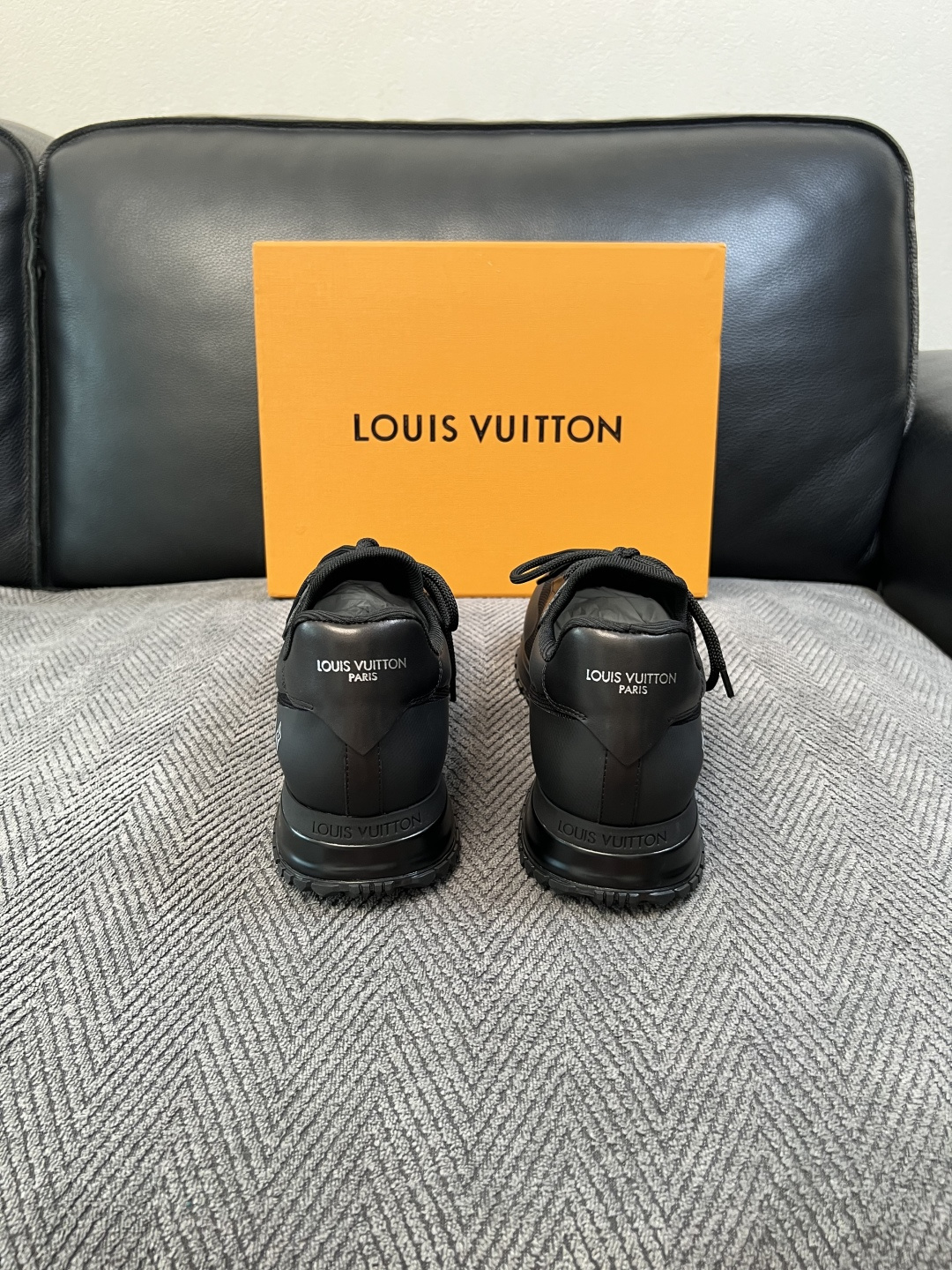 Lv  高品质  顶级工艺品  路易威登，运动板鞋专柜同步，鞋面意大利进口飞织面料，高品质拼接缤纷色彩复杂工艺品，进口牛