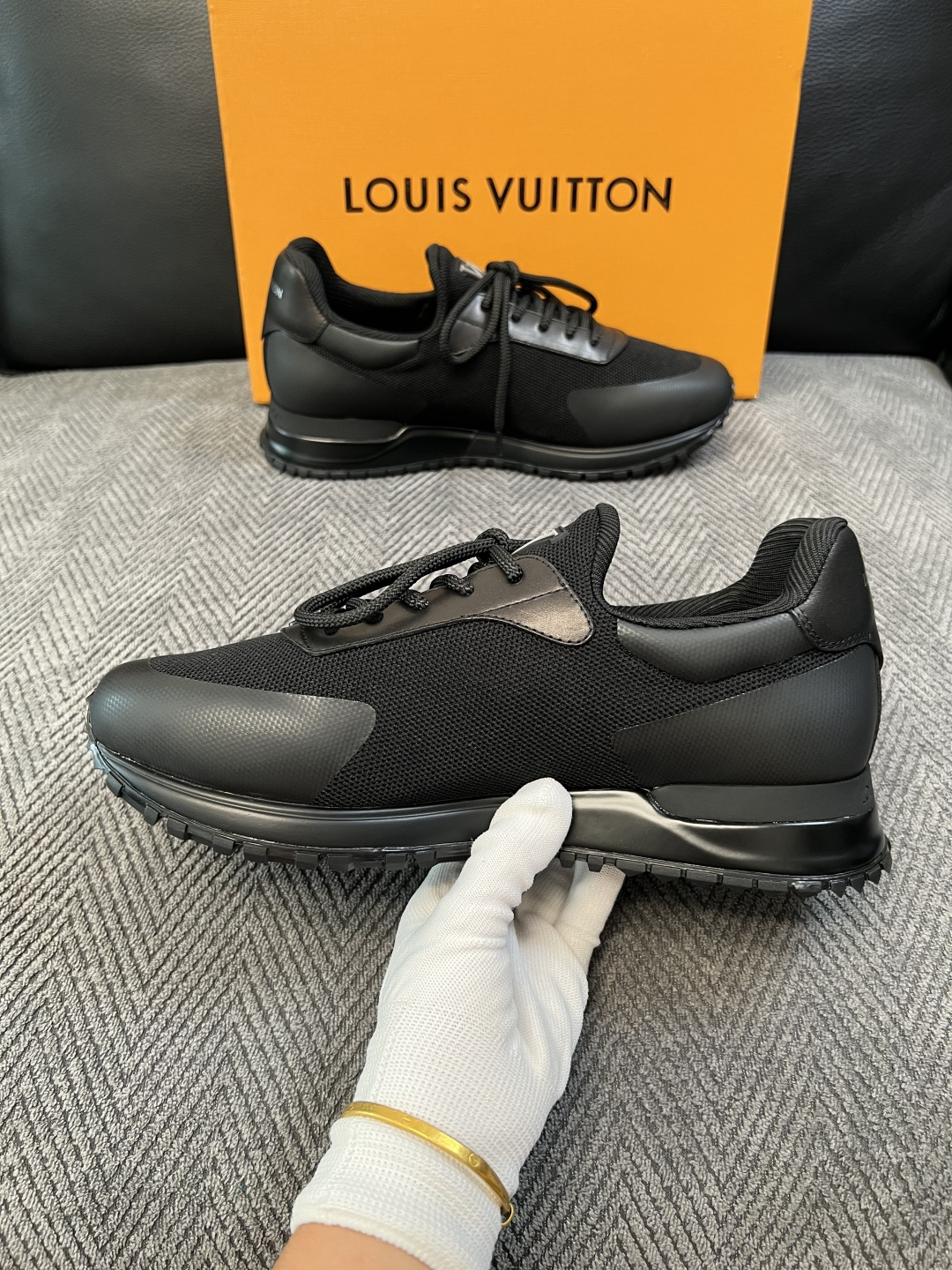 Lv  高品质  顶级工艺品  路易威登，运动板鞋专柜同步，鞋面意大利进口飞织面料，高品质拼接缤纷色彩复杂工艺品，进口牛