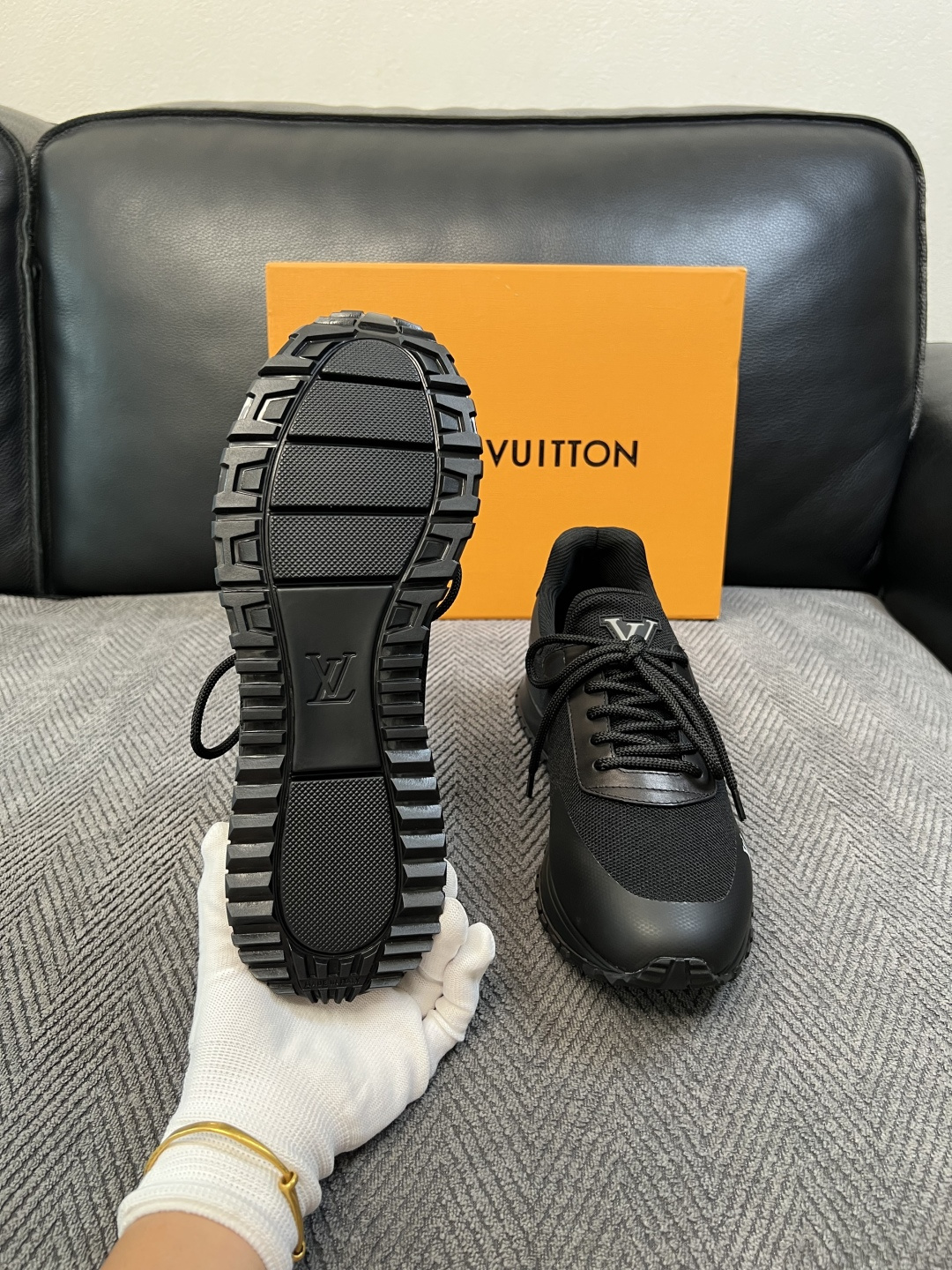 Lv  高品质  顶级工艺品  路易威登，运动板鞋专柜同步，鞋面意大利进口飞织面料，高品质拼接缤纷色彩复杂工艺品，进口牛