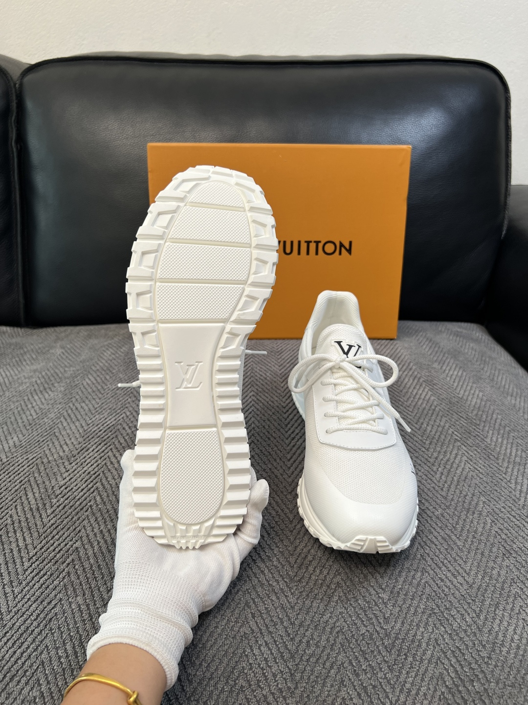 Lv  高品质  顶级工艺品  路易威登，运动板鞋专柜同步，鞋面意大利进口飞织面料，高品质拼接缤纷色彩复杂工艺品，进口牛