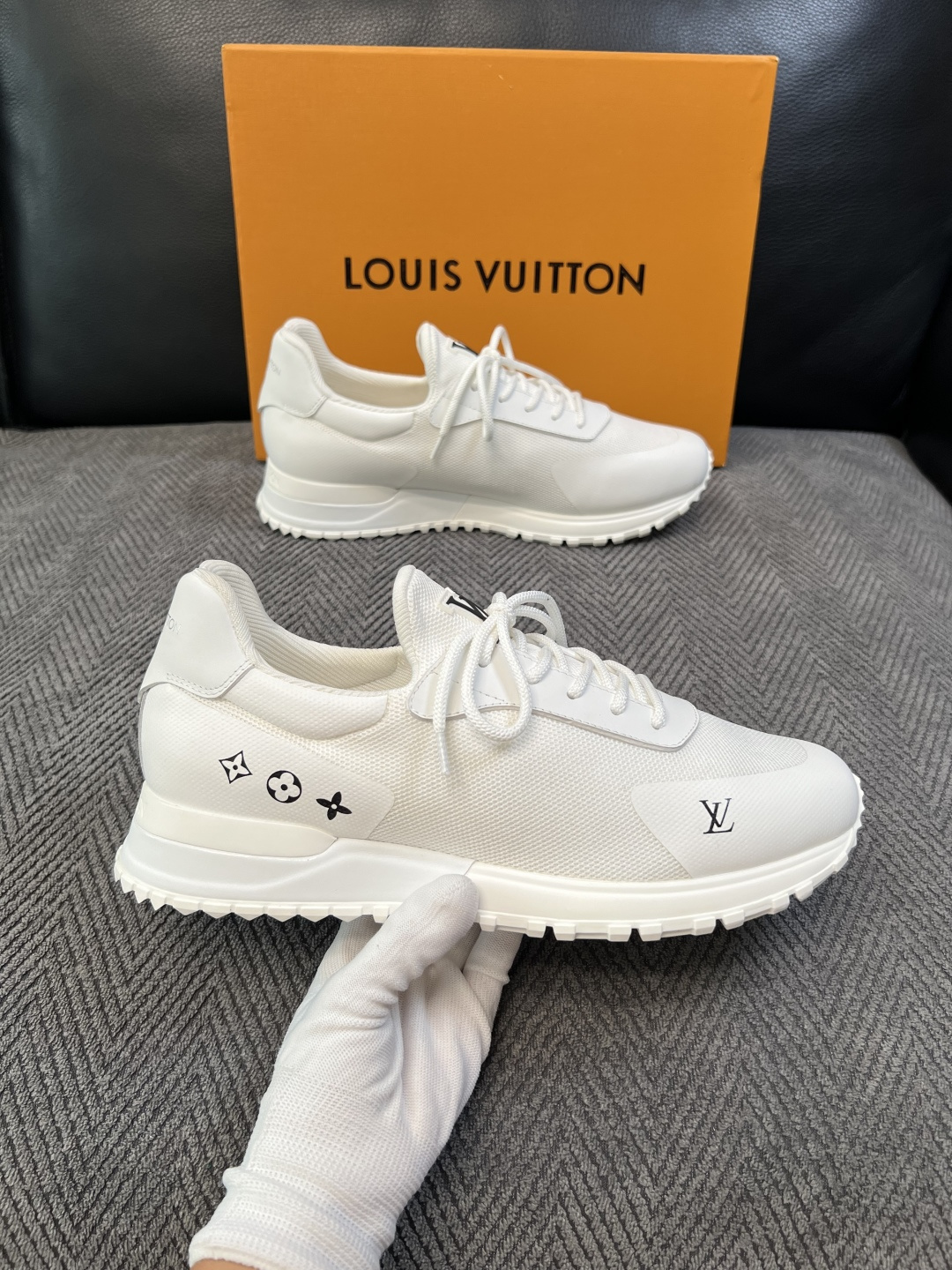 Lv  高品质  顶级工艺品  路易威登，运动板鞋专柜同步，鞋面意大利进口飞织面料，高品质拼接缤纷色彩复杂工艺品，进口牛