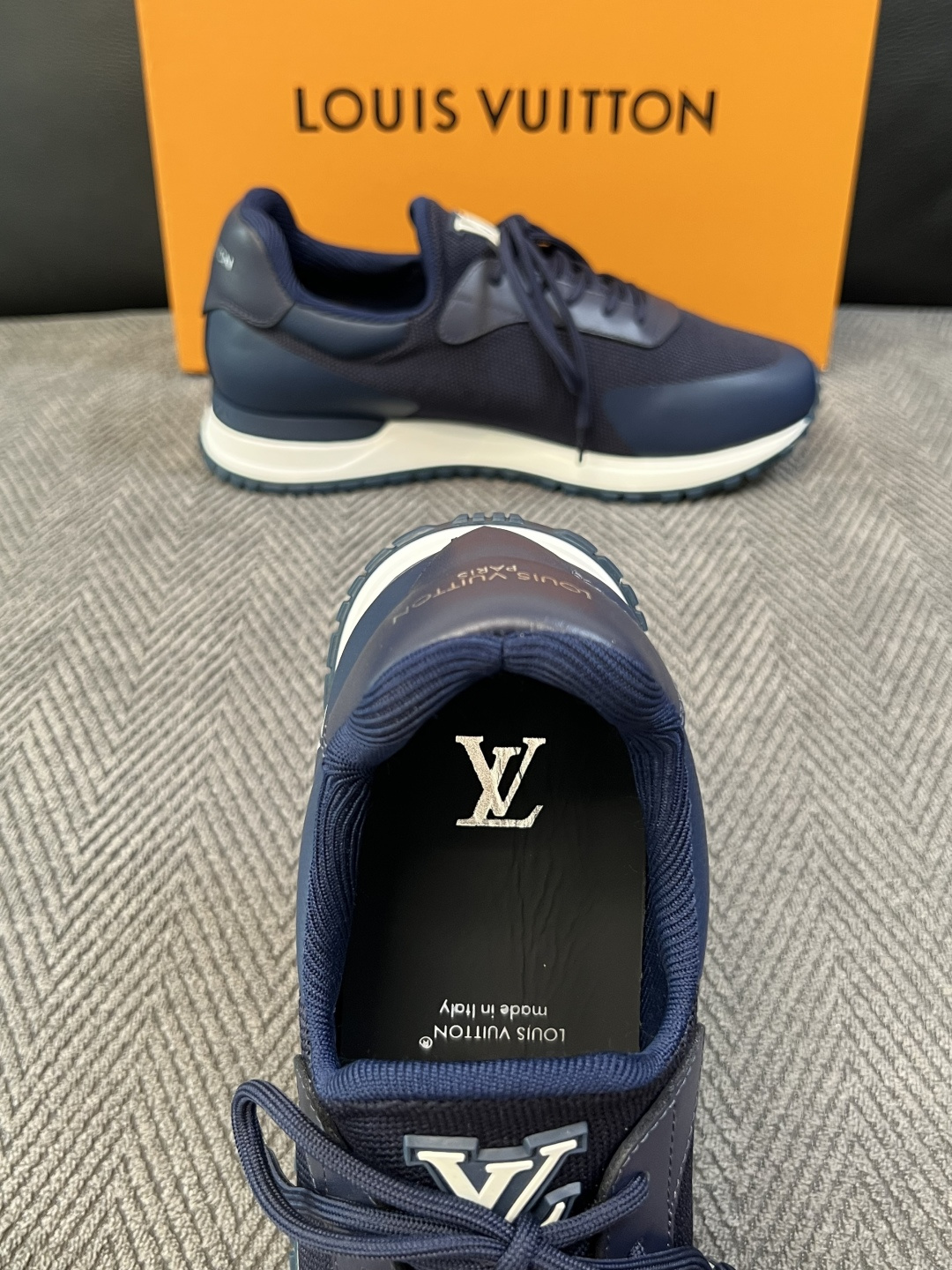 Lv  高品质  顶级工艺品  路易威登，运动板鞋专柜同步，鞋面意大利进口飞织面料，高品质拼接缤纷色彩复杂工艺品，进口牛